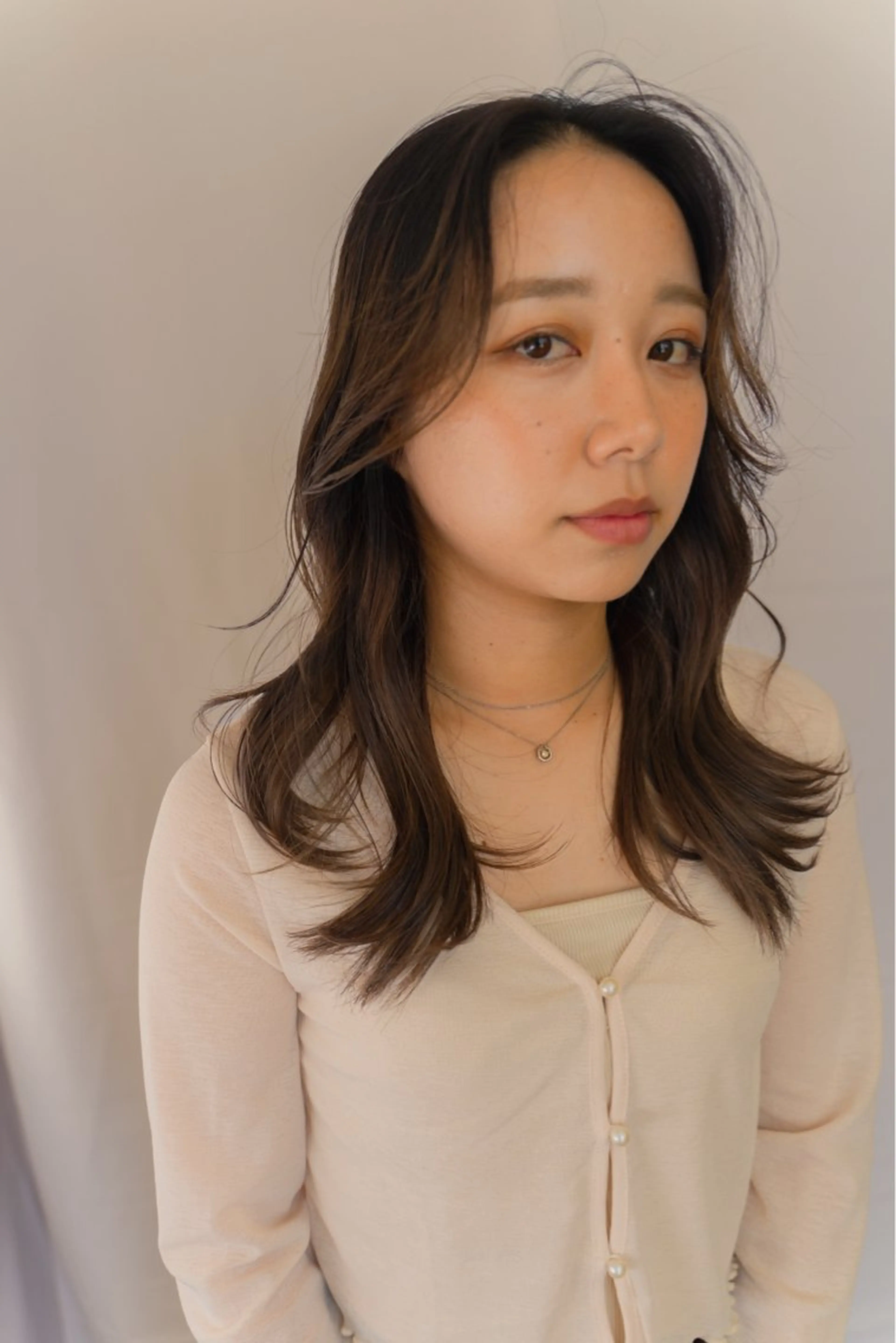 セミロング 喜屋武 美月のヘアスタイル