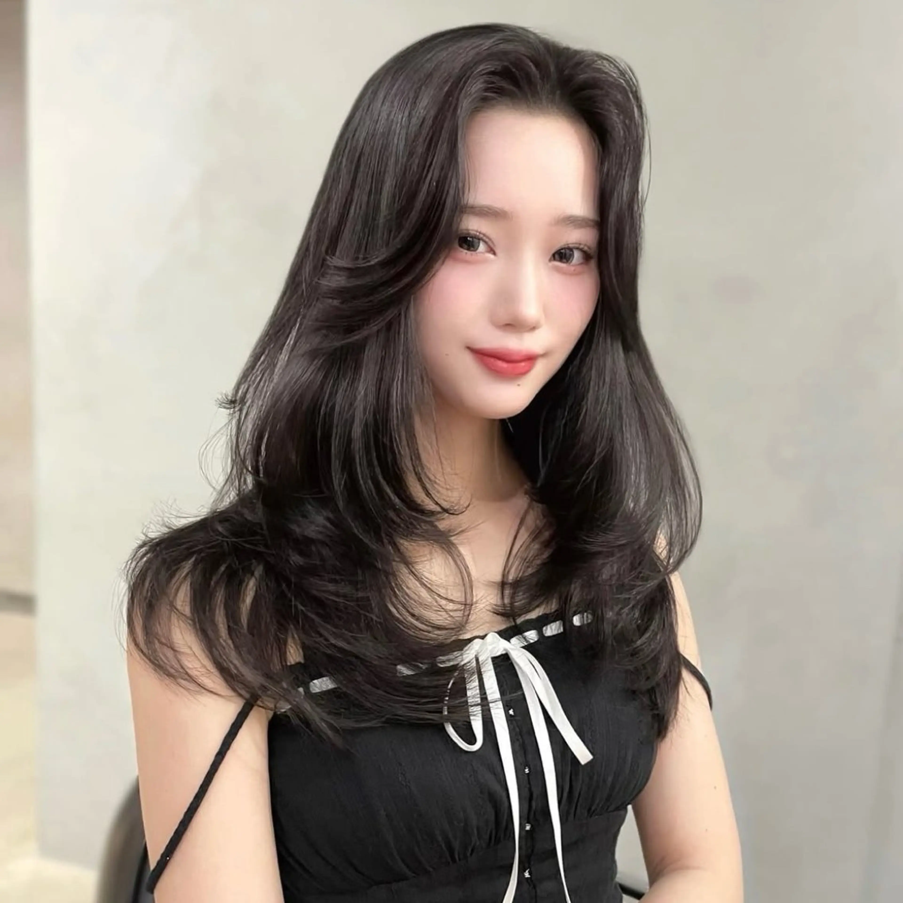 ミディアム カラー レイヤーカット モテ韓国ヘア/ レイヤー🤍RIKAのヘアスタイル