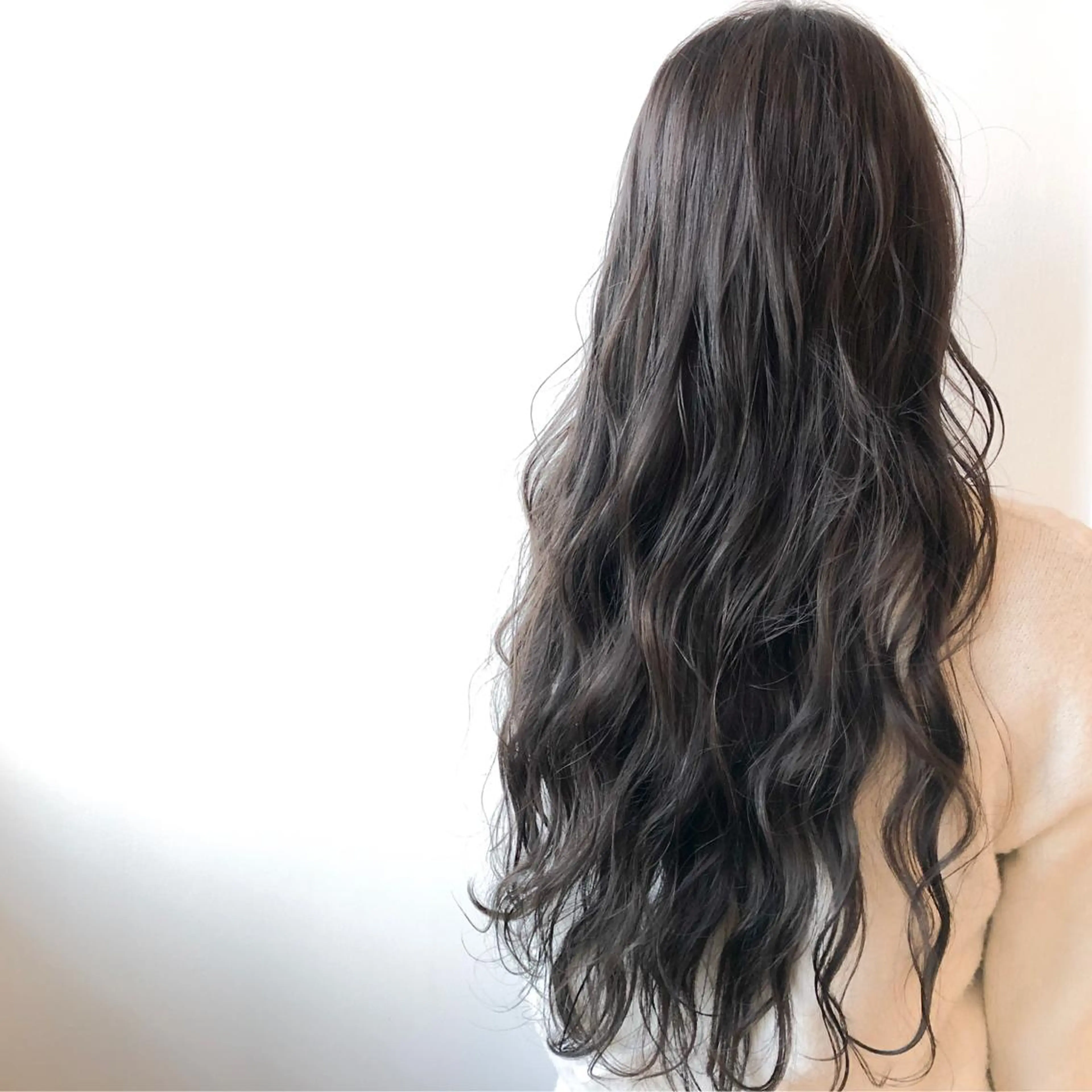 ロング カラー ベージュカラー モカベージュ 尾籠 美幸 (オゴモリ ミユキ)のヘアスタイル