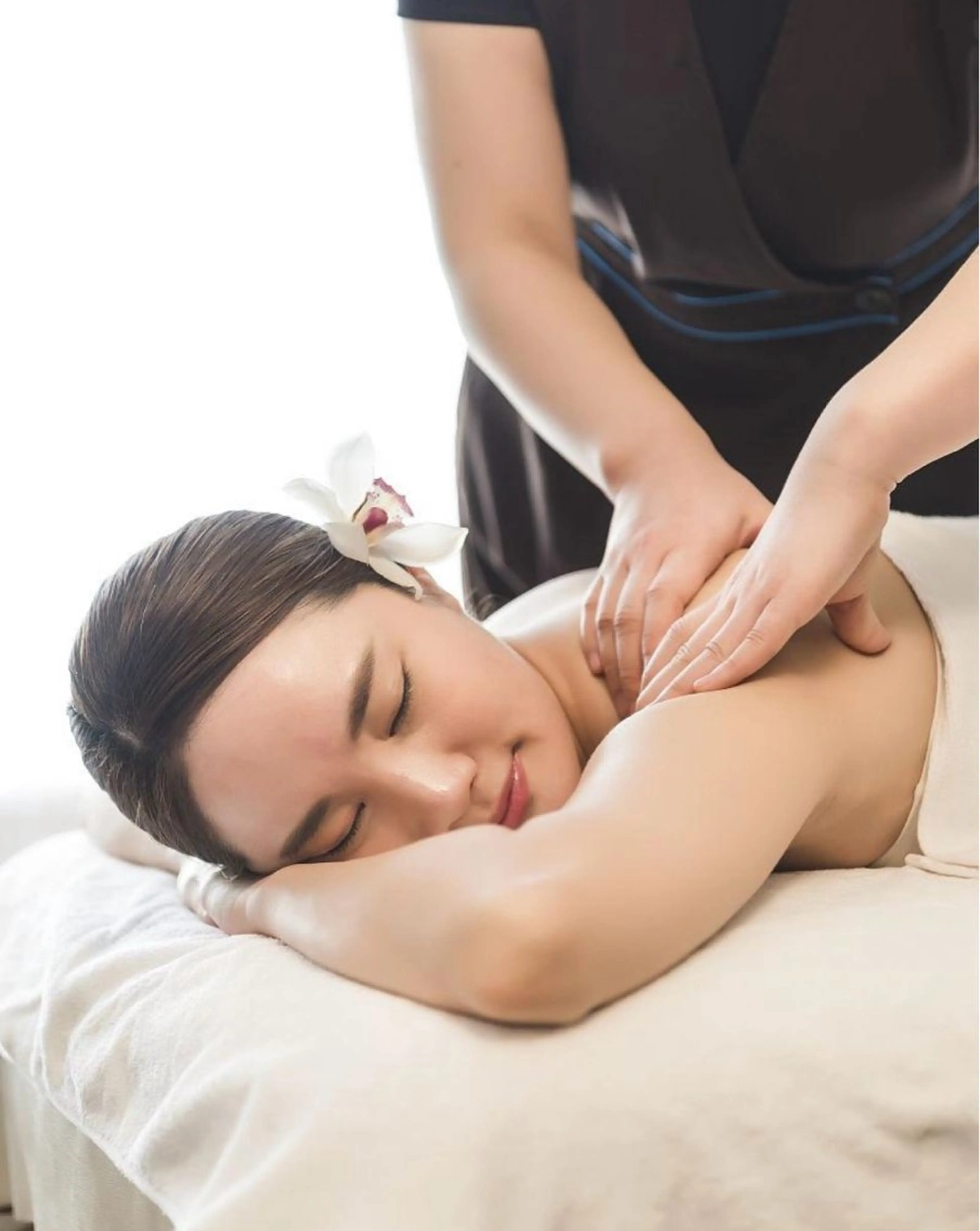 【美鎖骨・肩こり撃退】全身オイルリンパ+美鎖骨・腕 100分8600円の写真