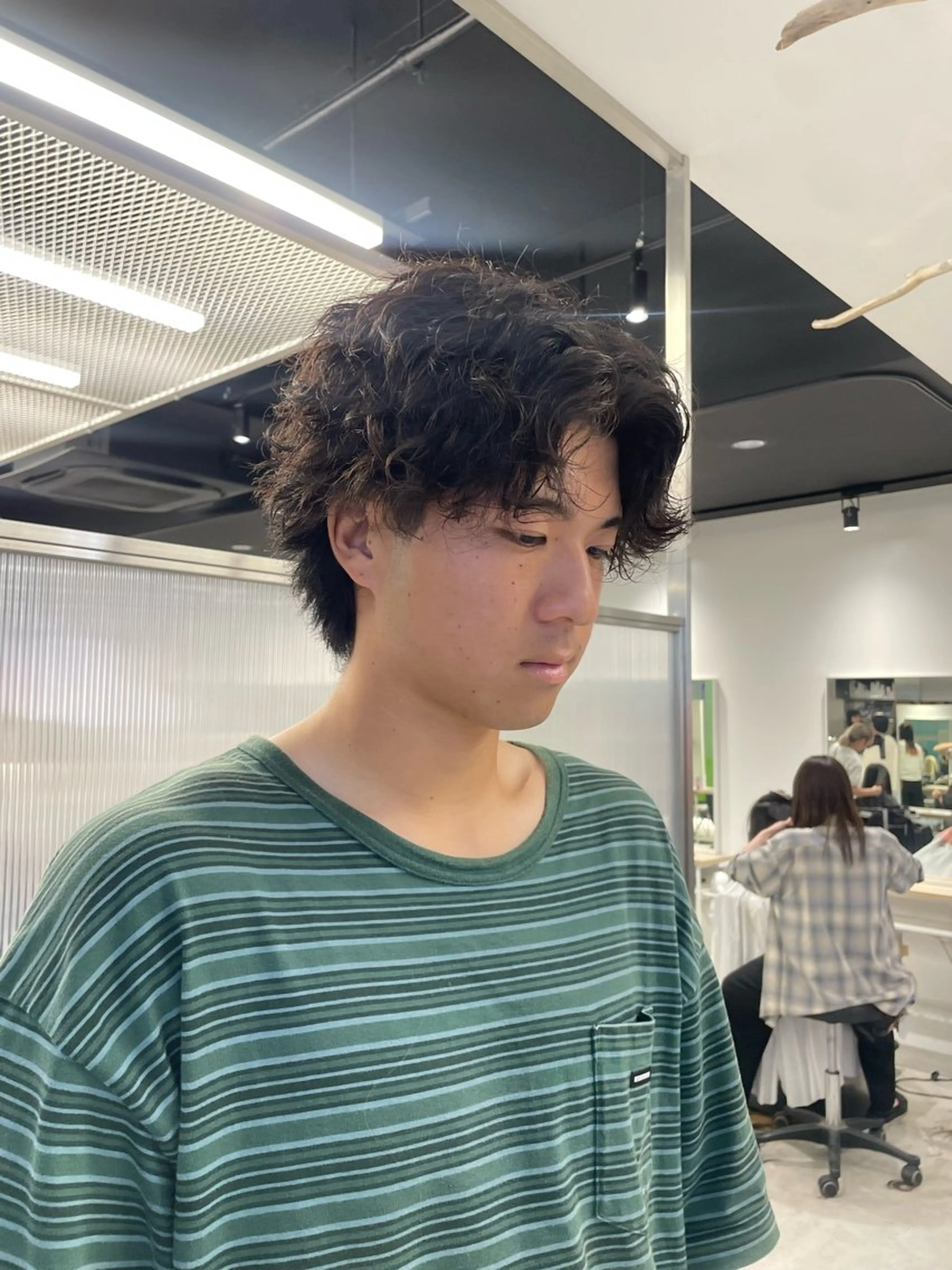 ショート パーマ メンズ メンズメッシュ メンズパーマ メンズツイストパーマ 波巻きパーマ スパイラルパーマ カット パーマ カラーモデル⚡️ REONのヘアスタイル