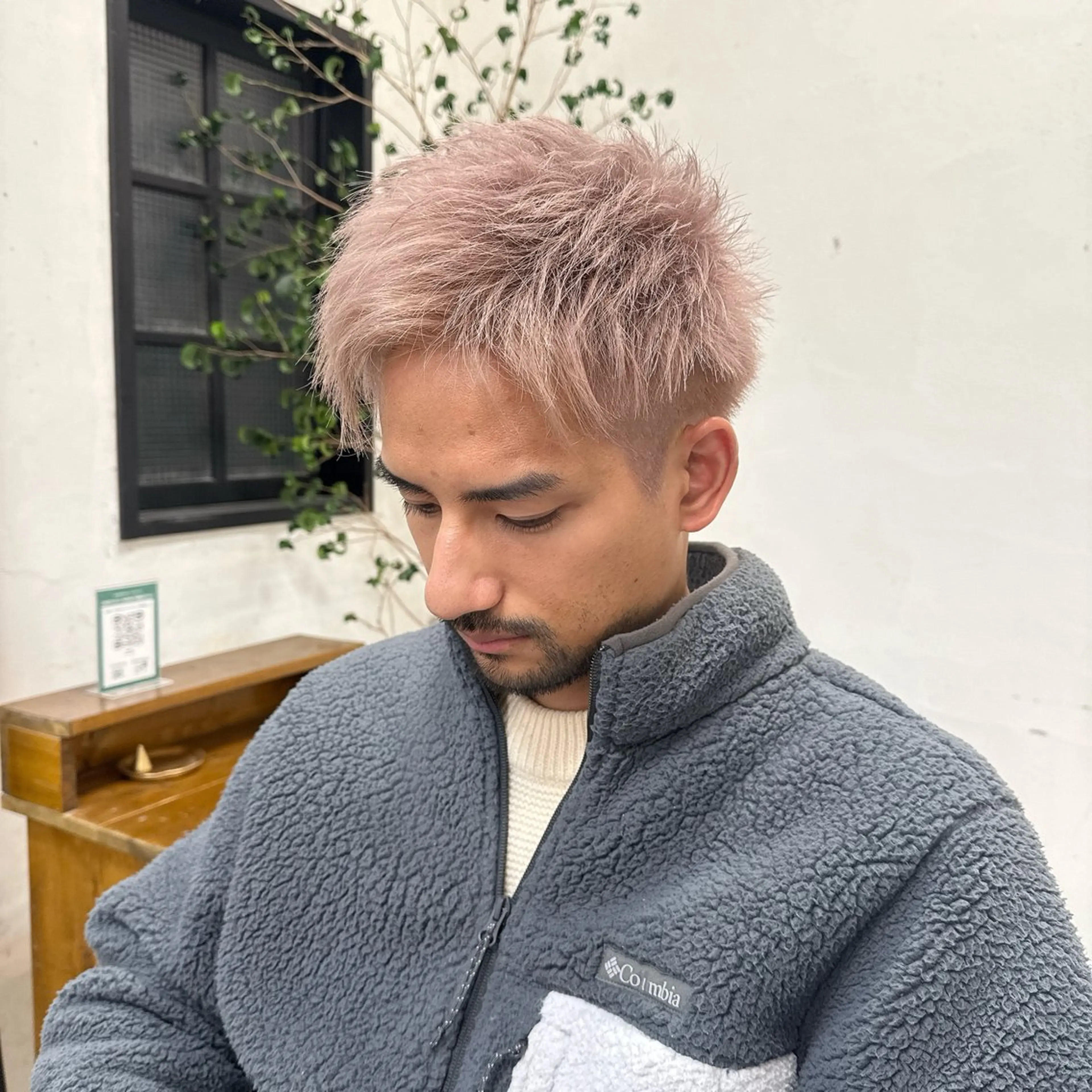 カラー メンズ メンズバレイヤージュ メンズブリーチ メンズハイライト メンズハイトーン メンズインナーカラー ヘアカラー トリートメント デザインカラー 髪質改善Lilithのその他イメージ