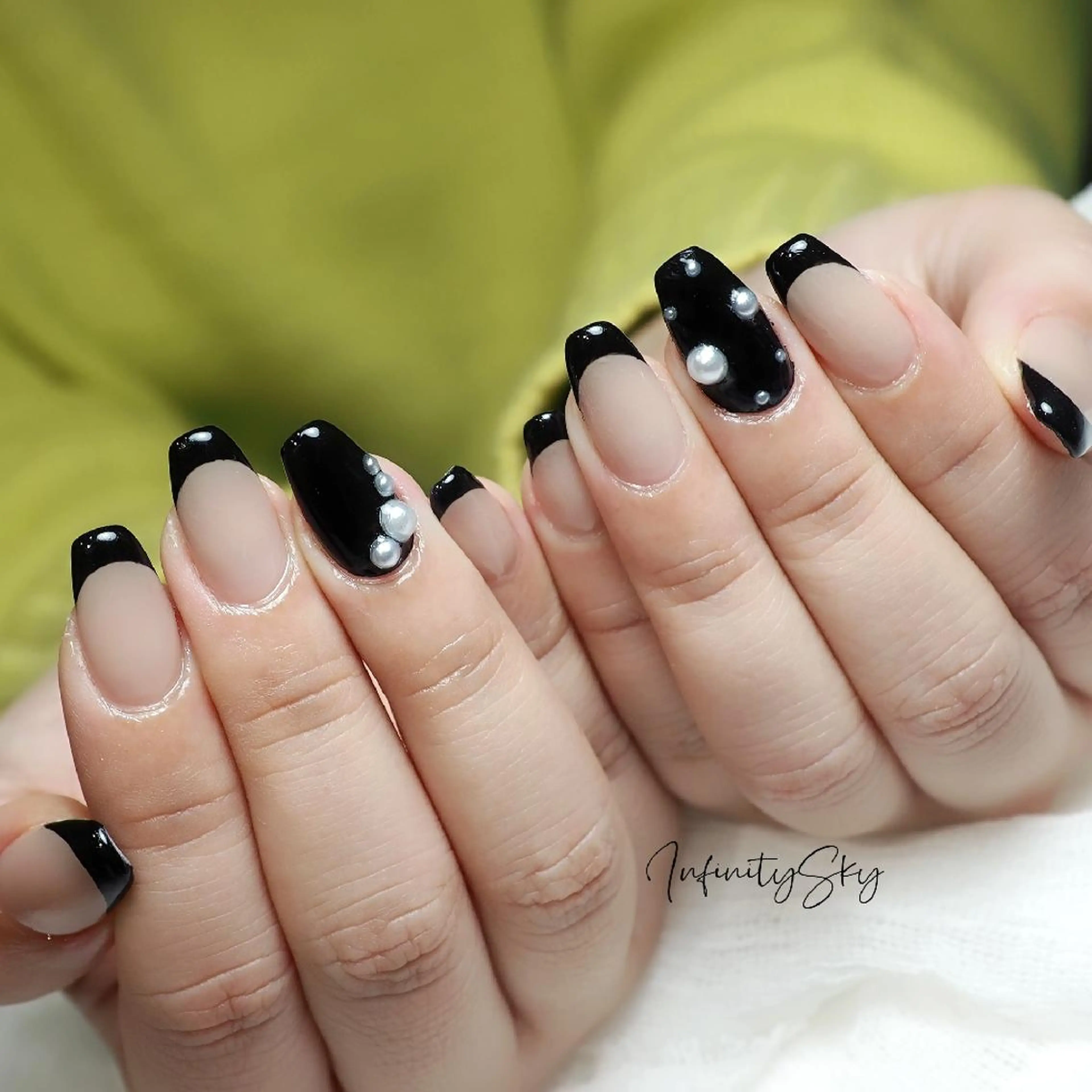 ネイル フレンチネイル infinity skyのネイルデザイン