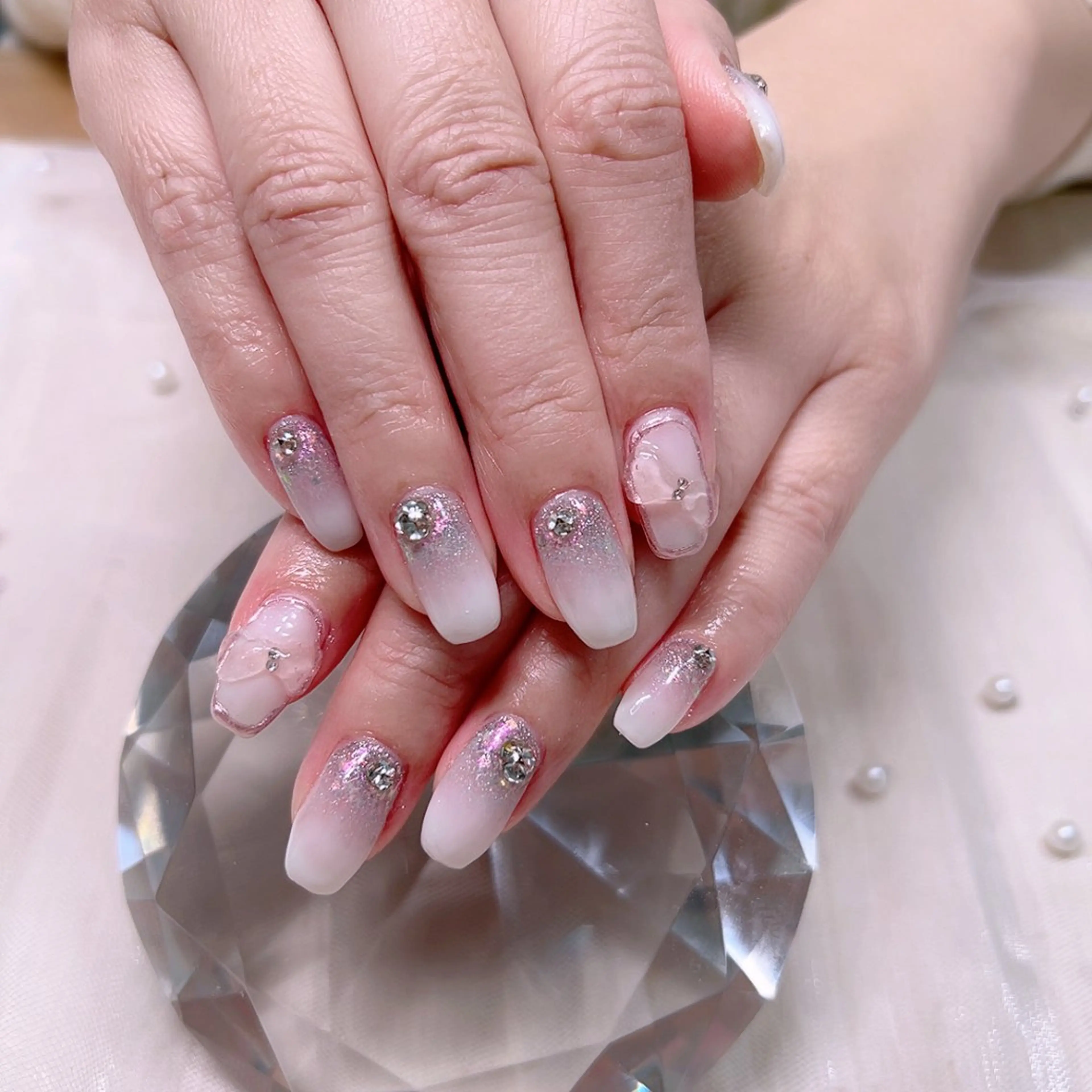 ネイル キラキラネイル ラメ(グリッター) ラメグラデーション ミラーネイル リボン Cute Tips nailのネイルデザイン