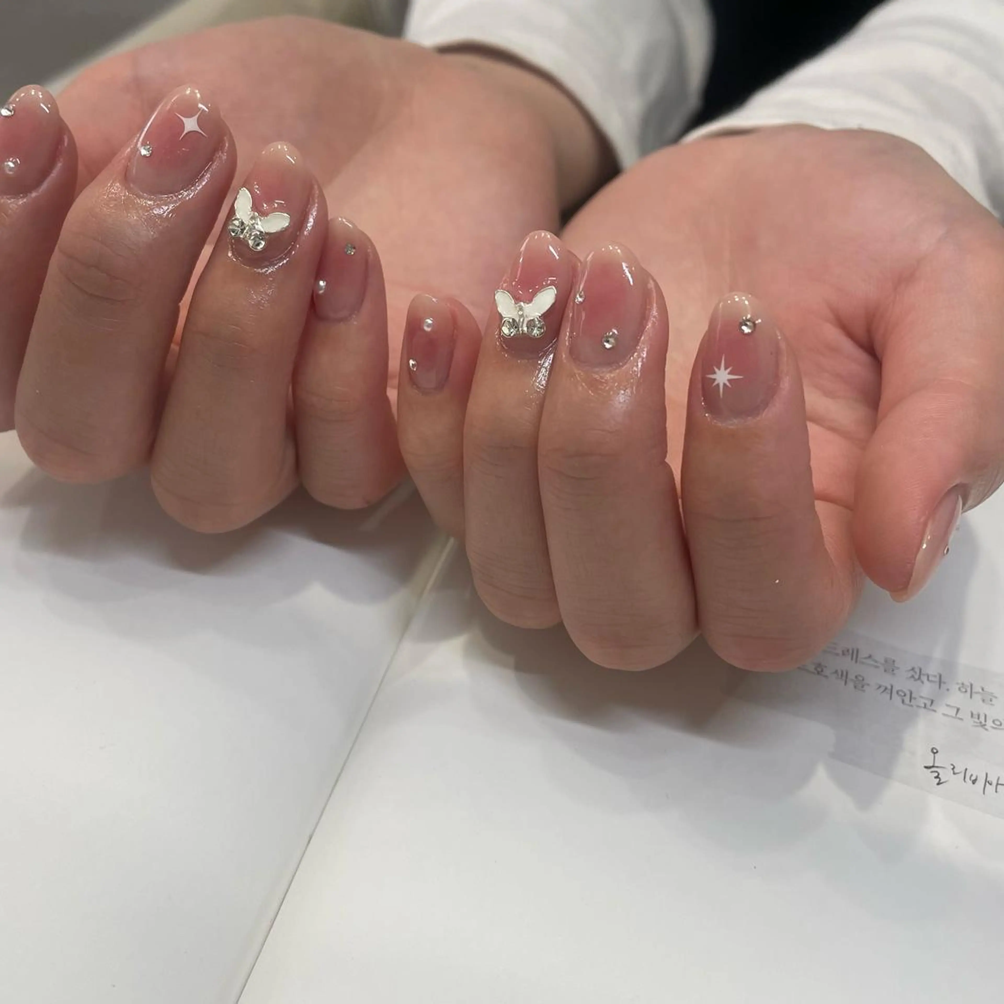 ネイル ハンドネイル ネイルズシャトン🪡 ネイリスト齊藤のネイルデザイン
