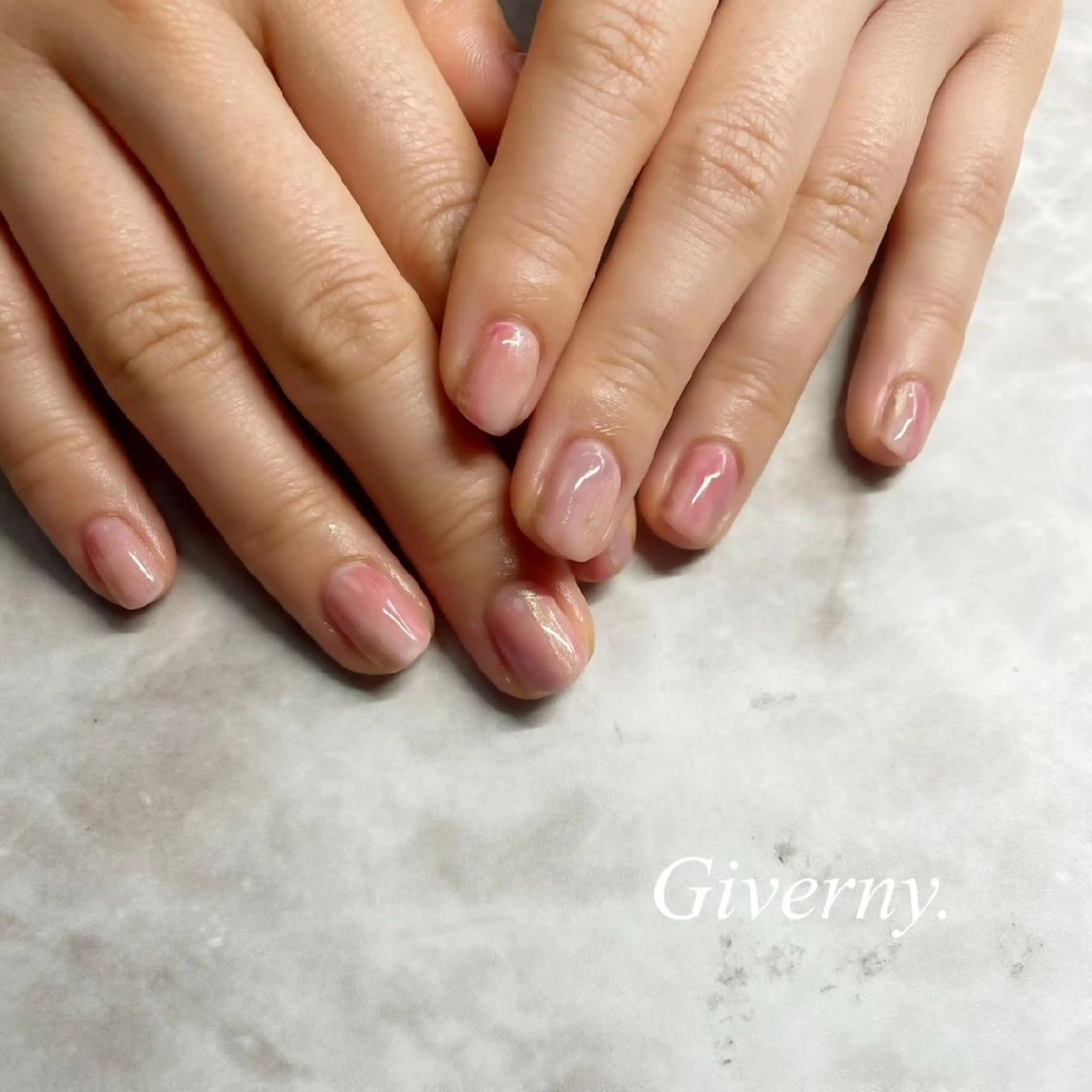 ネイル グラデーション ニュアンスネイル オフィスネイル ハンドネイル Giverny .のネイルデザイン