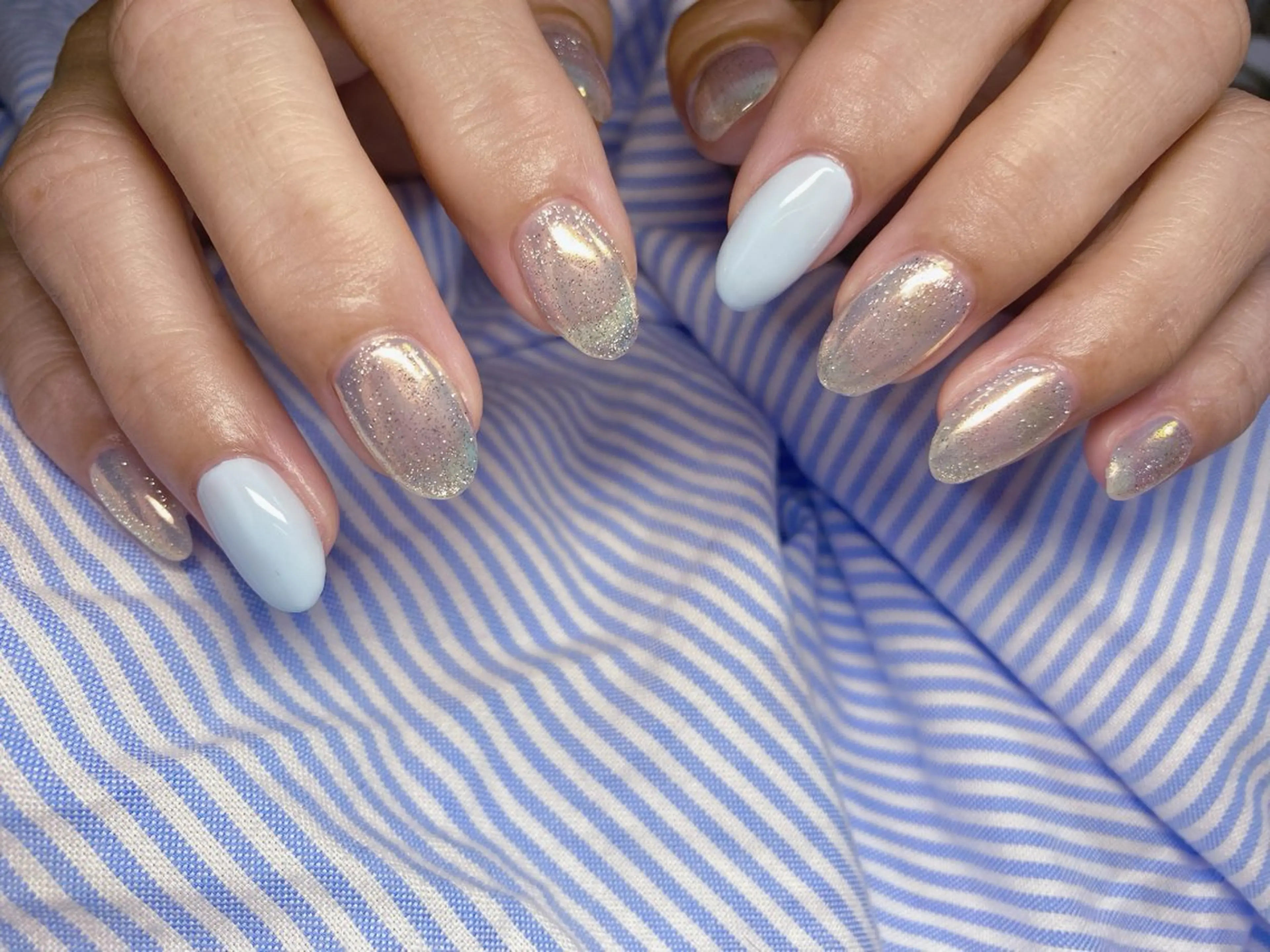 ネイル キラキラネイル マグネットネイル 赤色 ハンドネイル Ｌｉｔ所属・Ｌｉｔ .のネイルデザイン