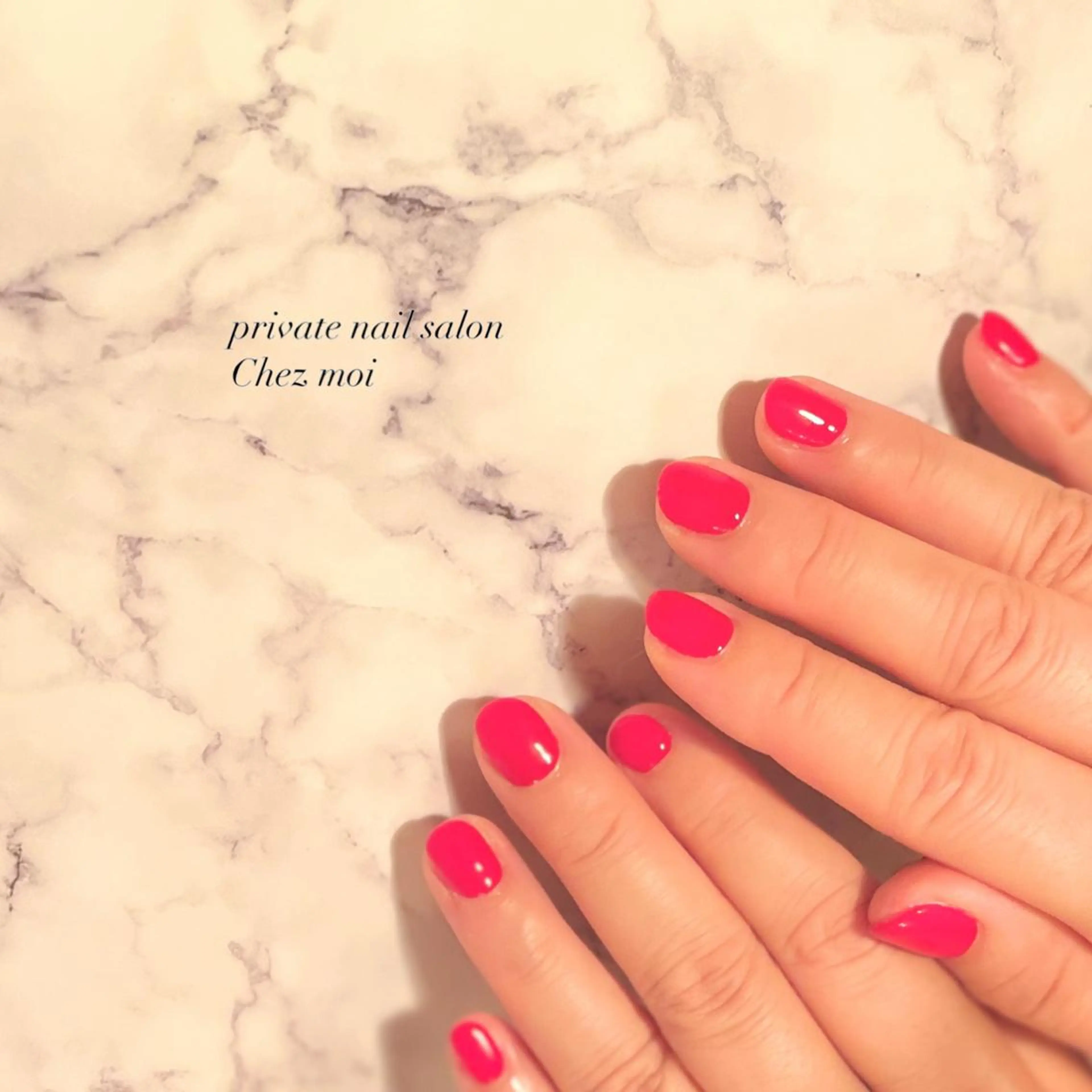 ネイル ワンカラーネイル 赤色 KOMINE TOMOKOのネイルデザイン