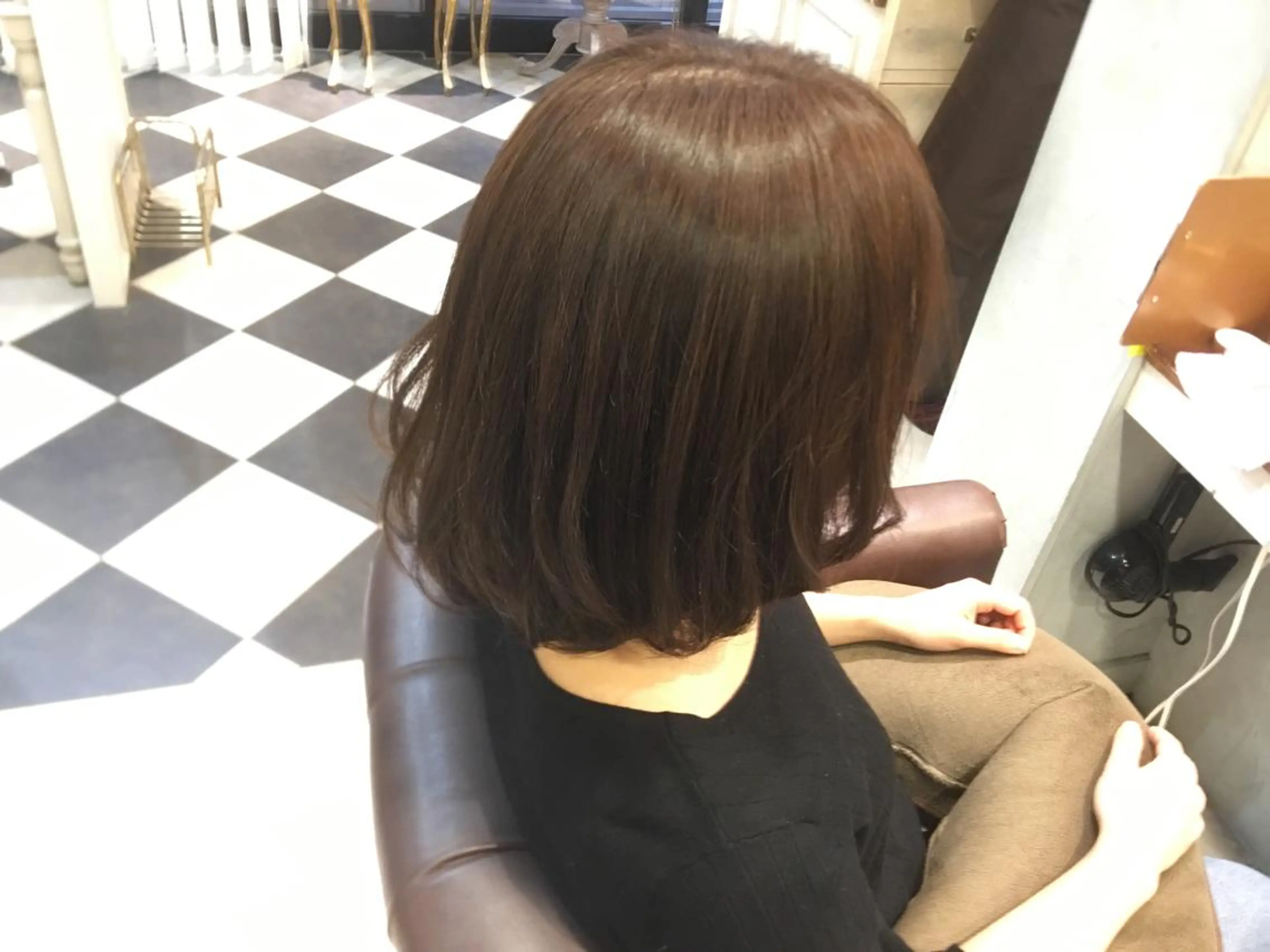 ミディアム カラー アッシュ ベージュカラー ブリーチカラー🌈 嘉名 真樹のヘアスタイル