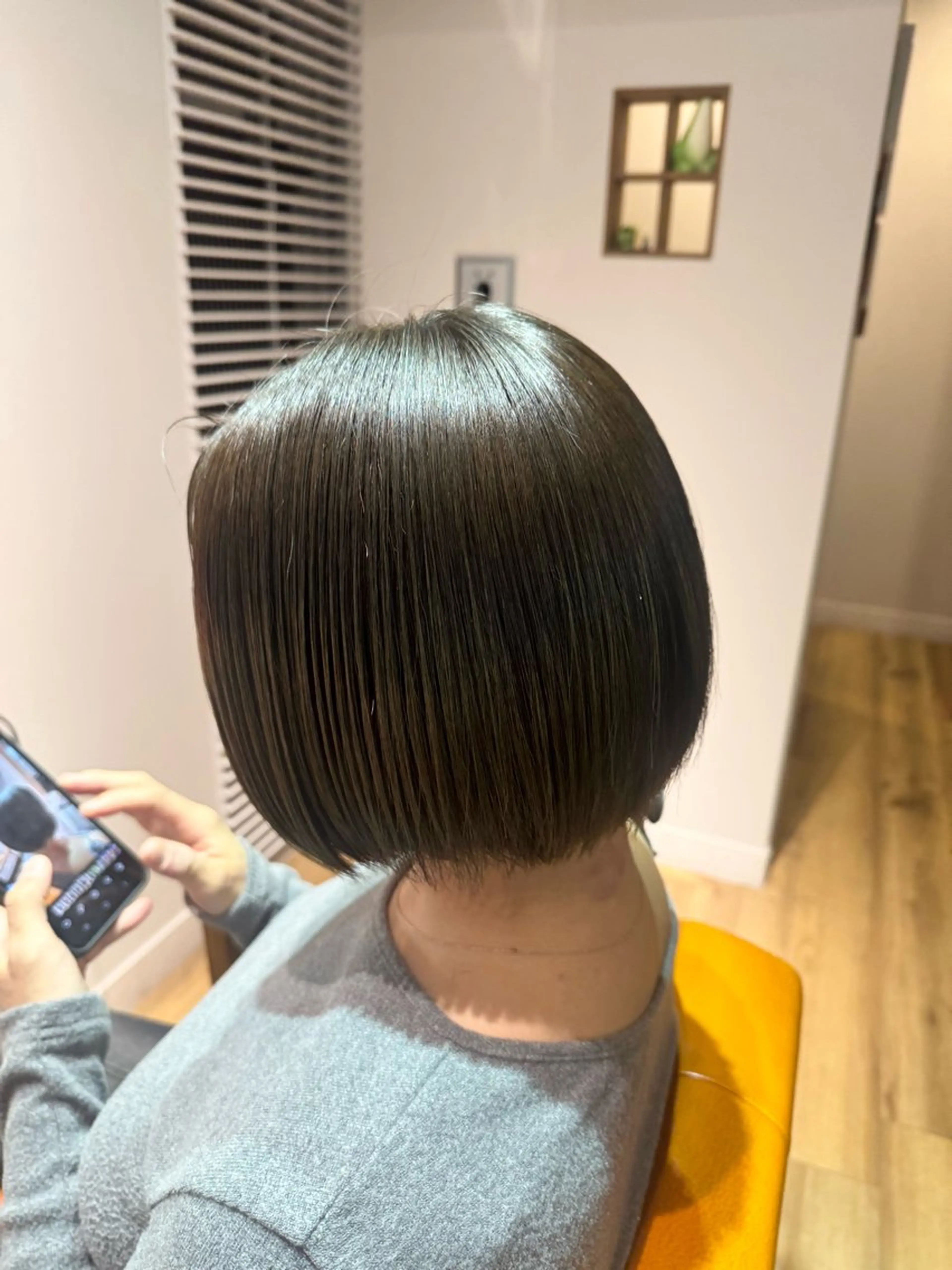 ショート カラー グレージュ オリーブグレージュ オリーブグレー カット ヘアカラー トリートメント ツキダテ ユイのヘアスタイル