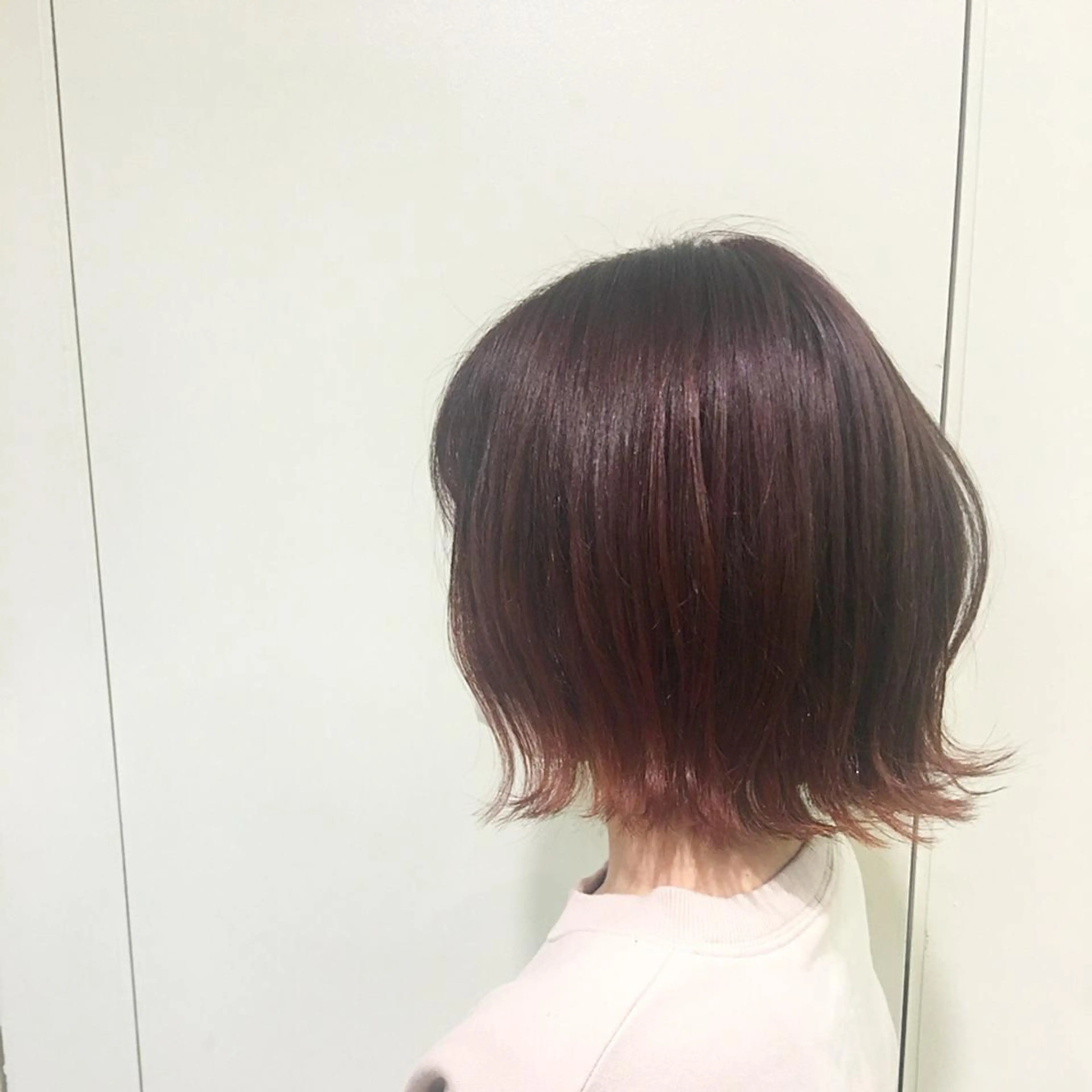 ショート カラー ボブ 外ハネヘア 中村 碧のヘアスタイル