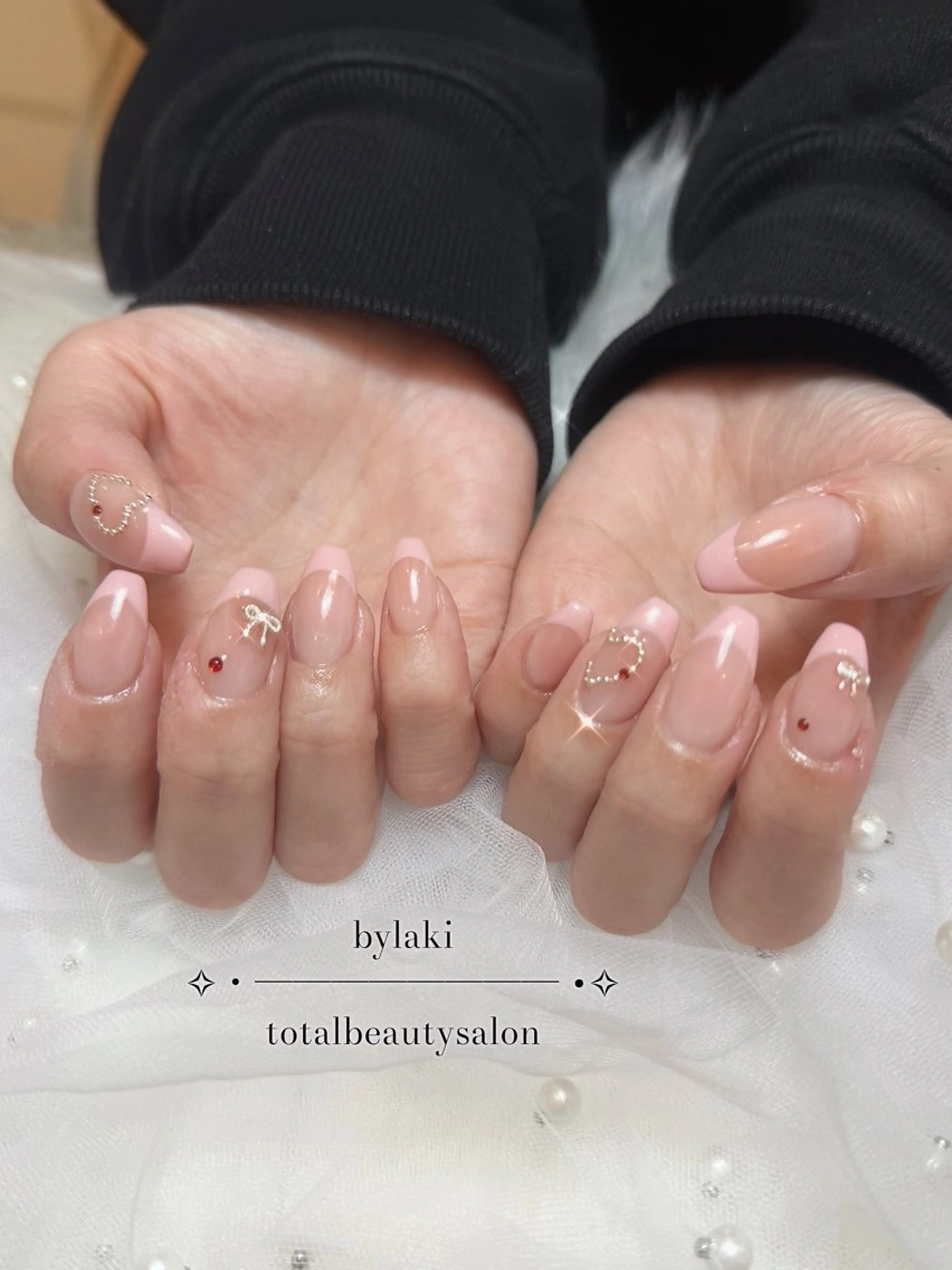 ネイル ワンホンネイル ハンドネイル bylaki🌈 RENAのネイルデザイン