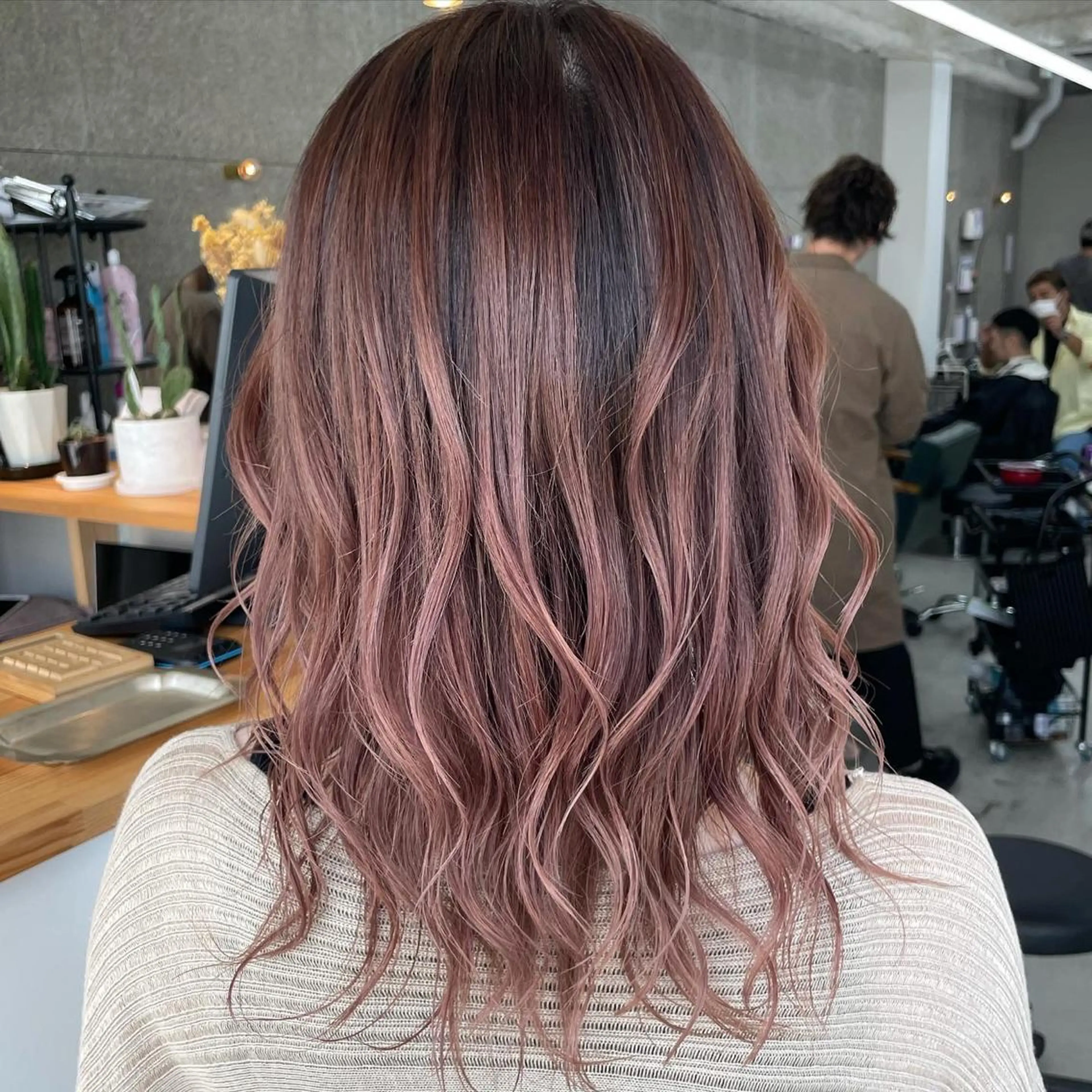 ミディアム カラー バレイヤージュ レイヤーカット Merci メルシー 福岡、今泉のヘアスタイル