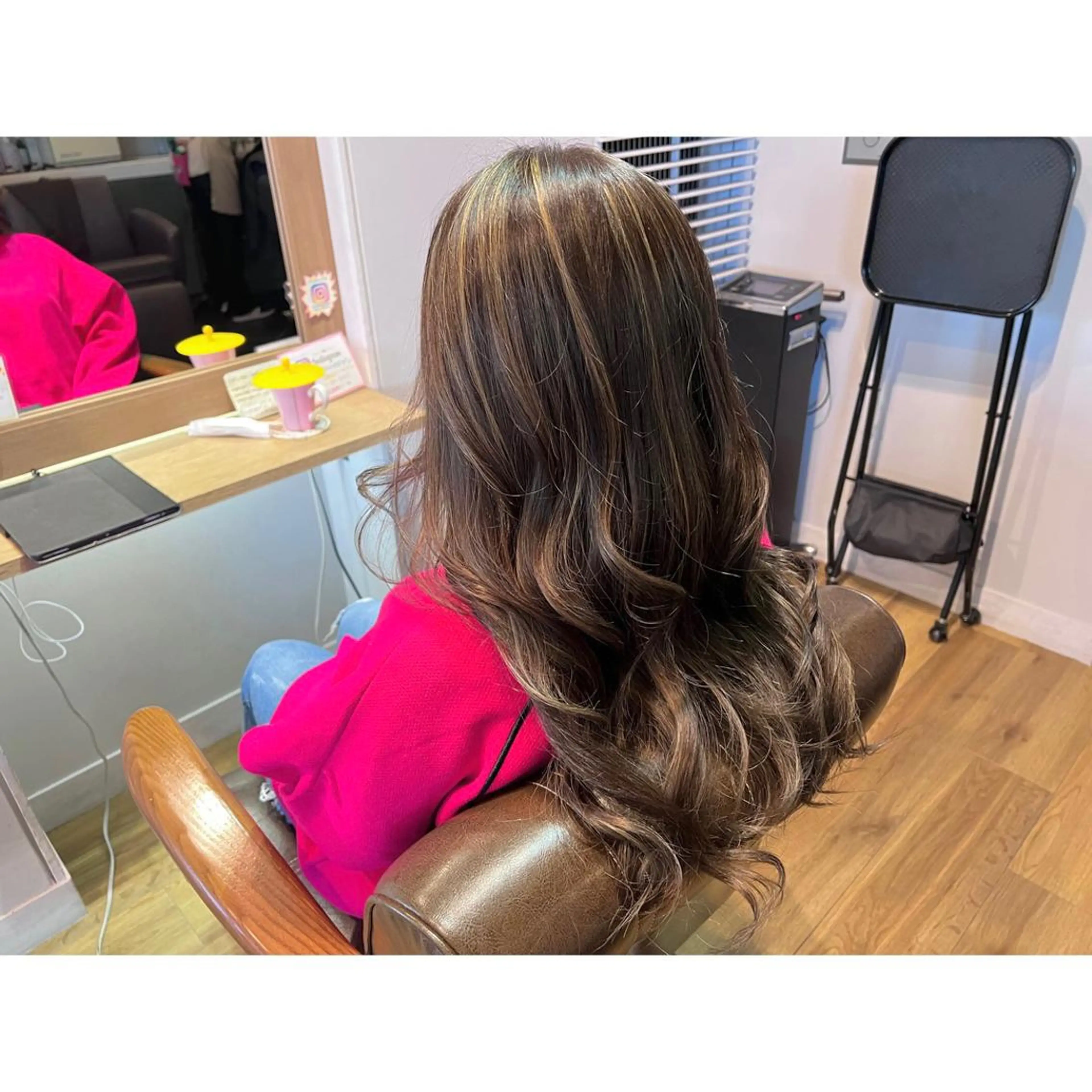 ロング カラー アッシュ ベージュカラー ハイライトカラー ハイライト ヘアカラー トリートメント ツキダテ ユイのヘアスタイル