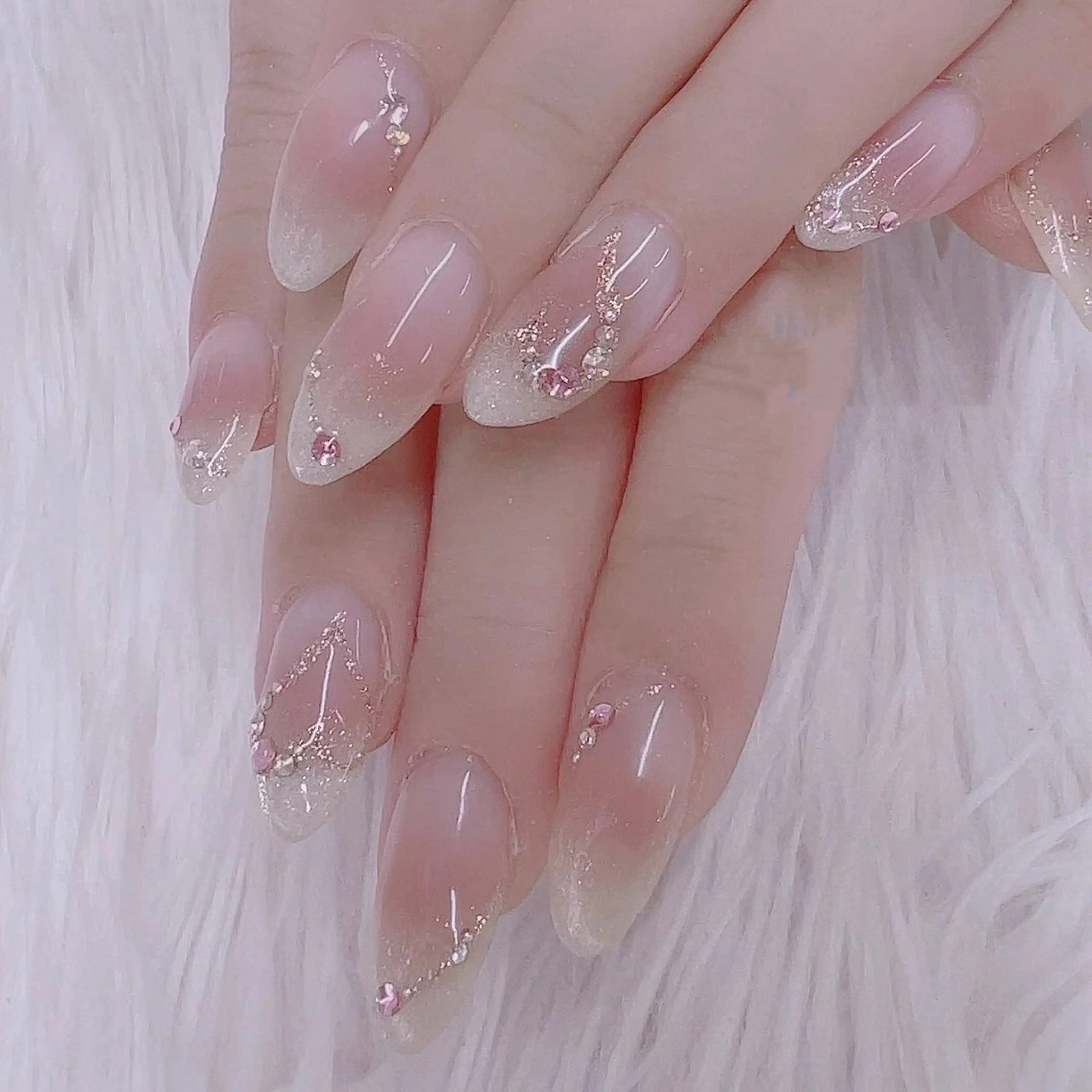 ネイル チークネイル ハート キューティプティ池袋東口店所属・🍒✨萌 萌✨🍒のネイルデザイン