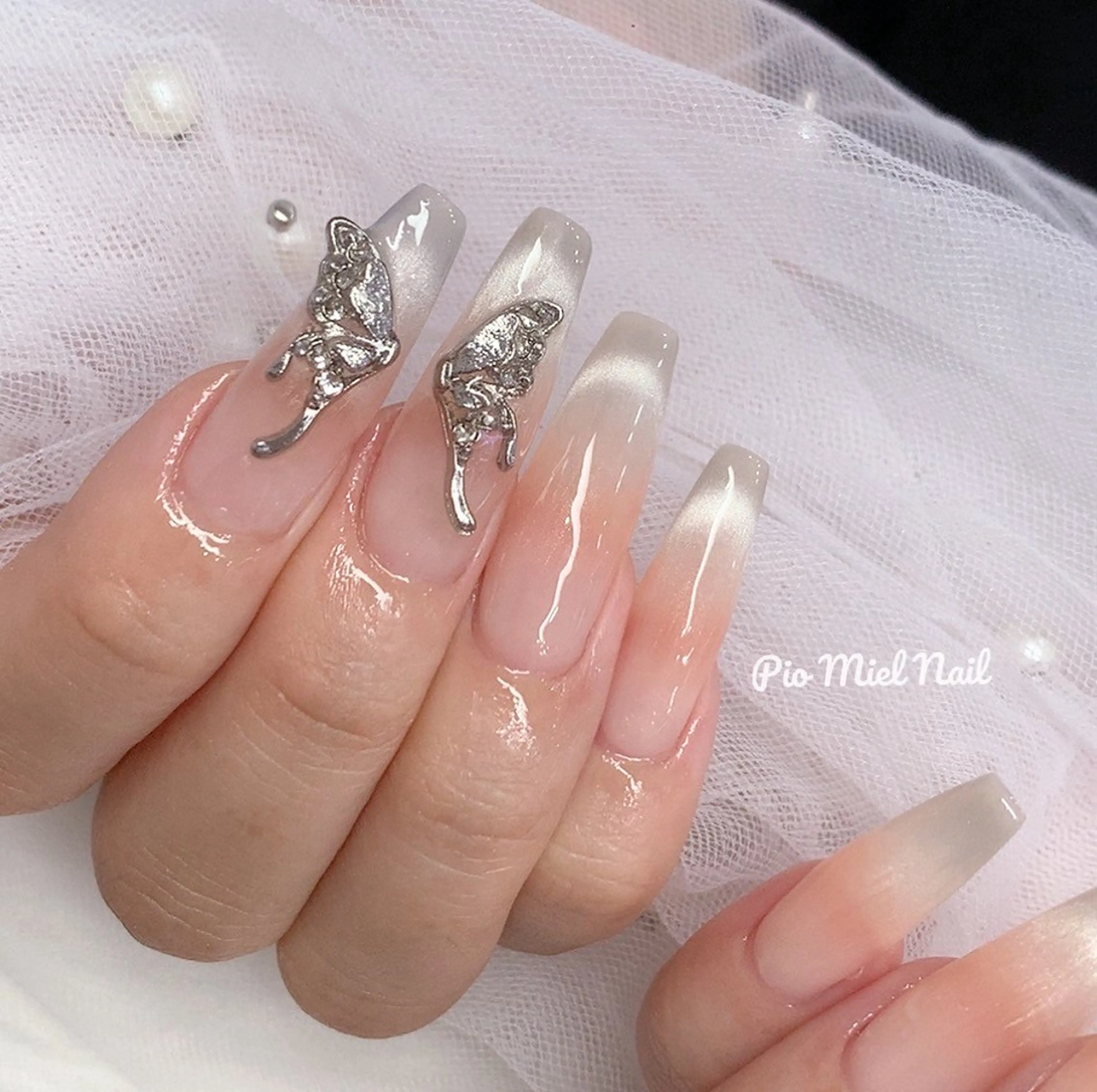 セミロング 韓国風ヘア ハンドネイル momo 長さだしのネイルデザイン