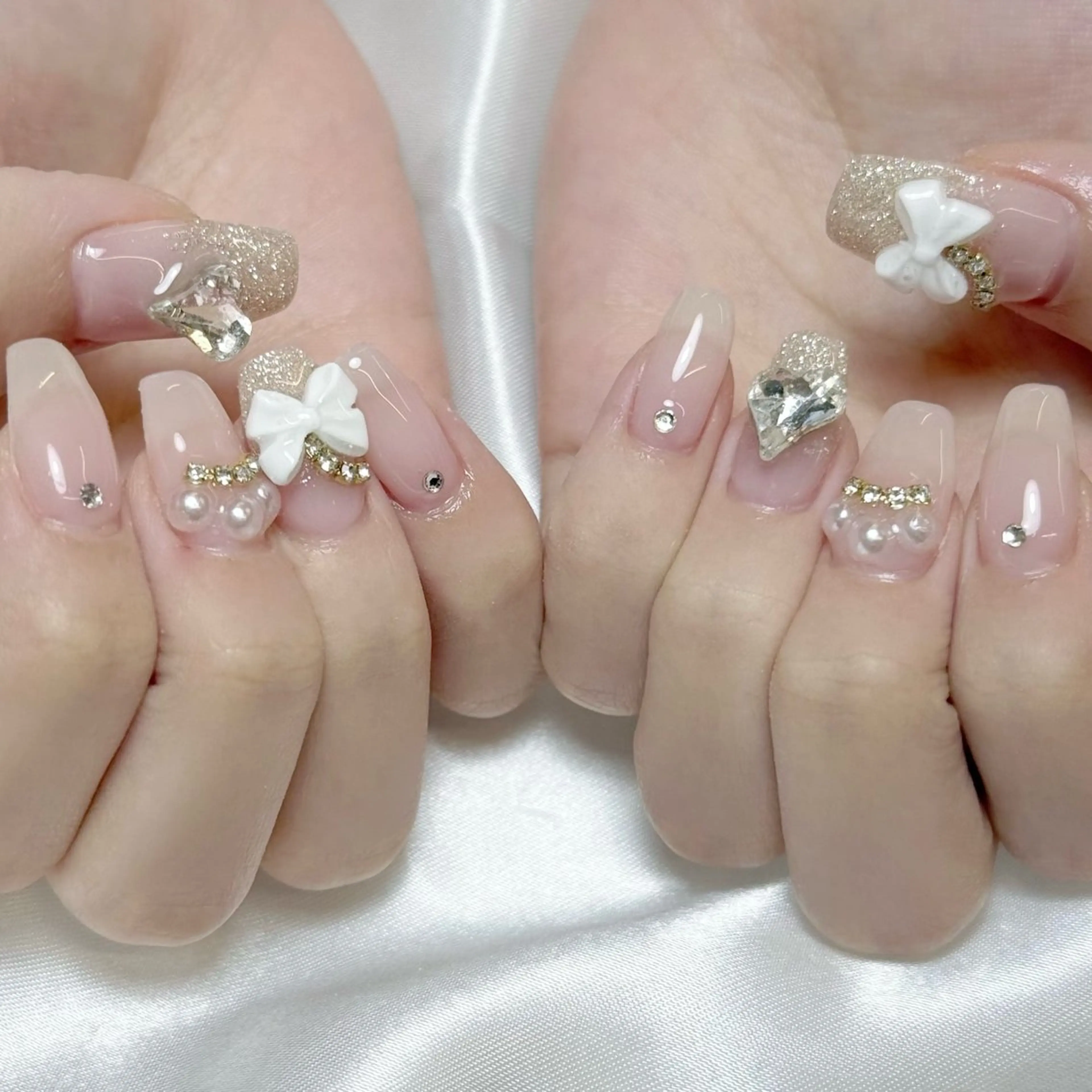 ネイル オーロラネイル ブルー フラッシュネイル フットネイル フレンチネイル ハンドネイル fein. miku🎀🍼のネイルデザイン