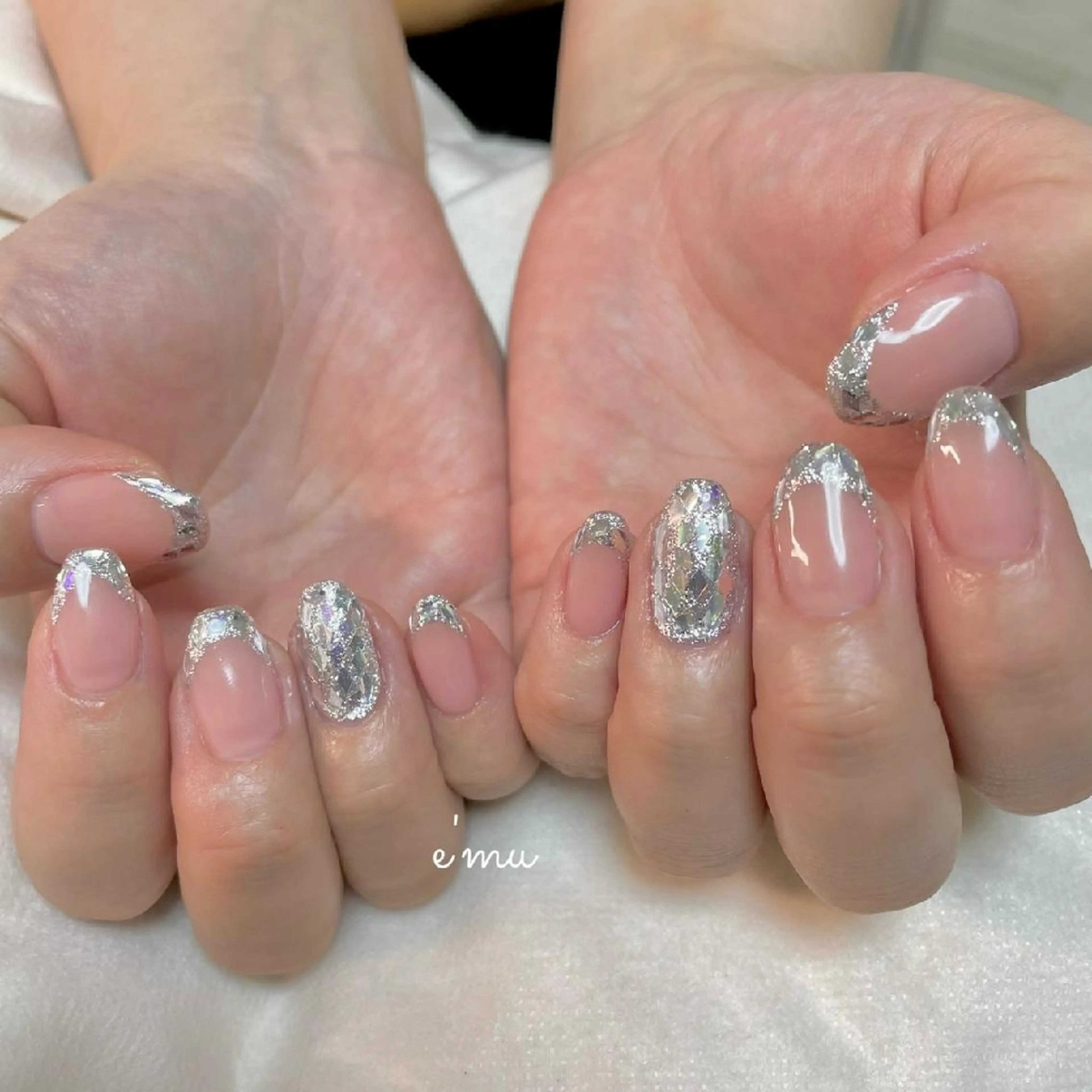 ネイル フレンチネイル ガラスフレンチ キラキラネイル オフィスネイル nail salon e'mu💐のネイルデザイン