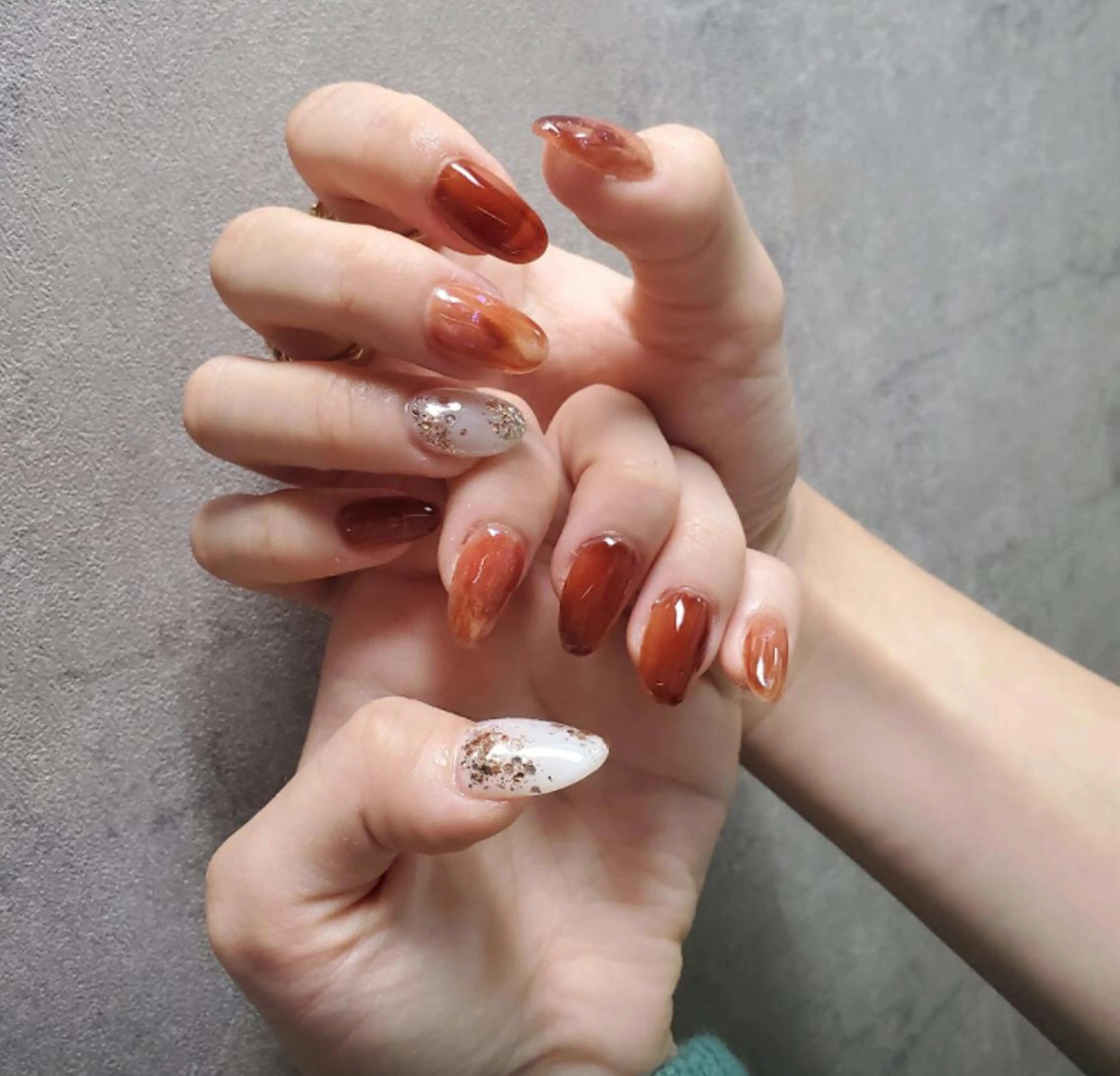 ネイル アートネイル べっ甲ネイル ブラウン ジェルネイル ミラーネイル nailstudio eviz新宿店のネイルデザイン