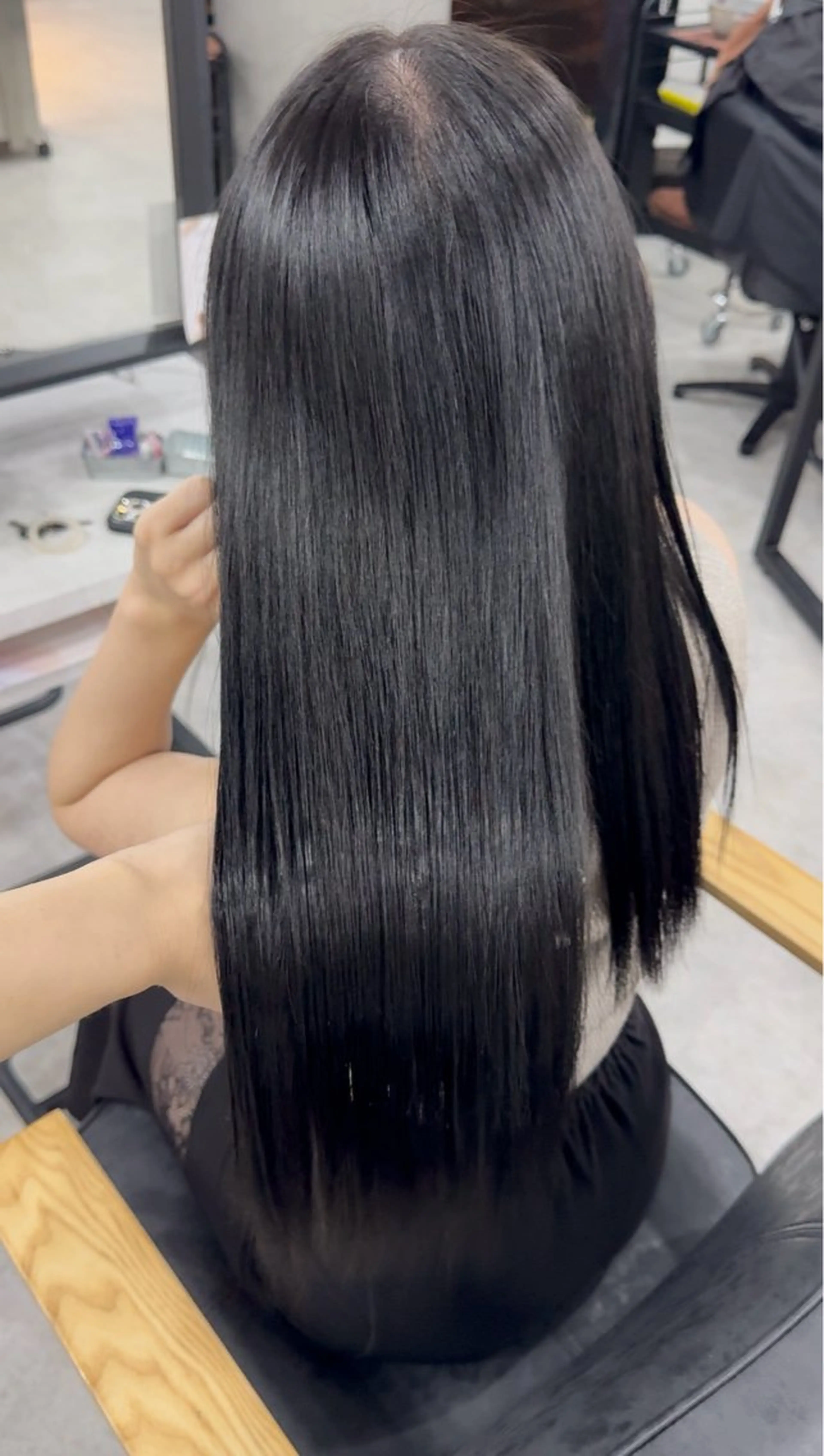ロング カラー アッシュ アッシュブラウン ベージュカラー 黒髪 ブリーチ 赤み無し柔らかカラー 【梅田】madokaのヘアスタイル