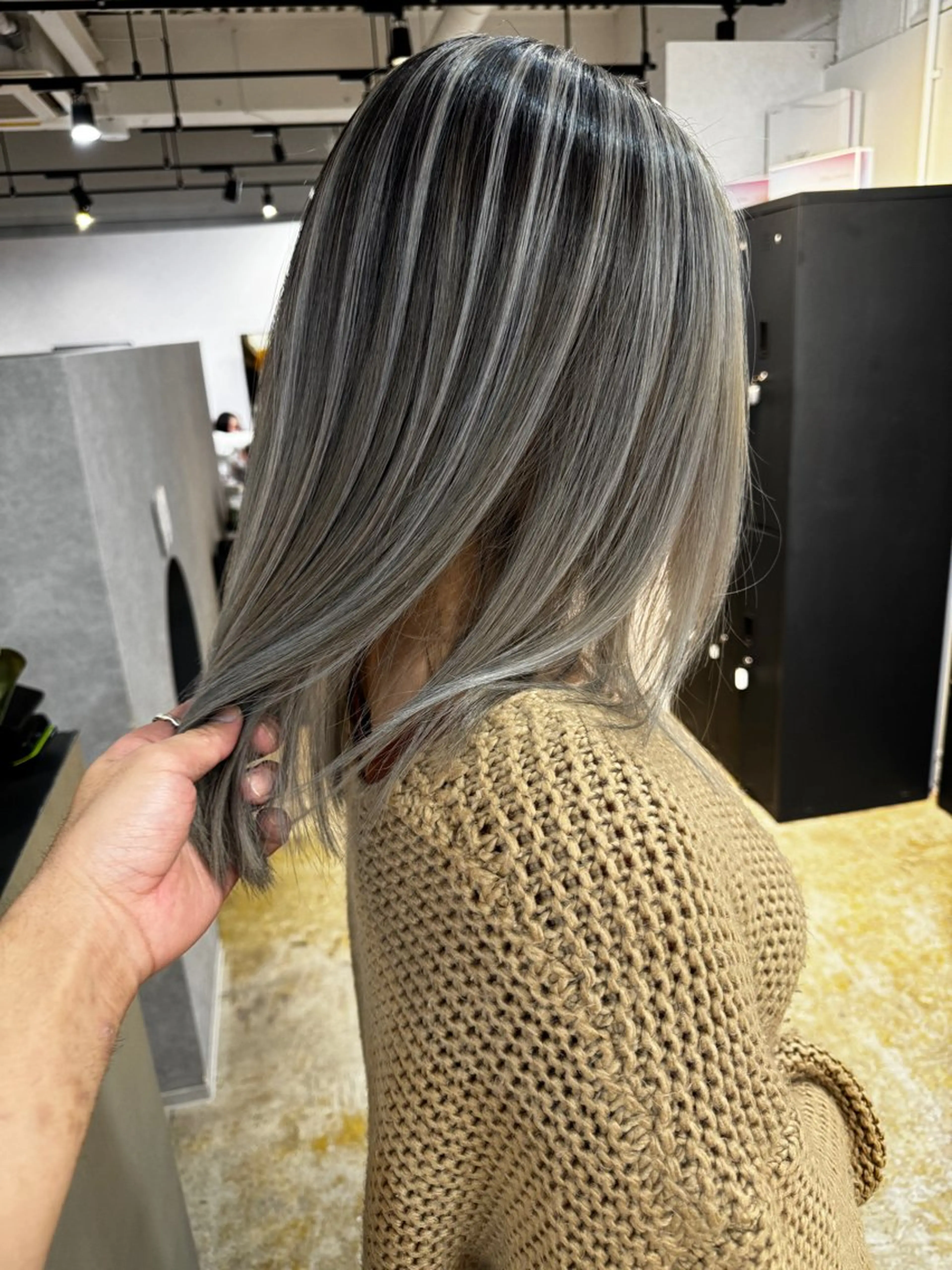 セミロング カット ヘアカラー 心斎橋/海外レイヤー 募集中三好玲奈のヘアスタイル