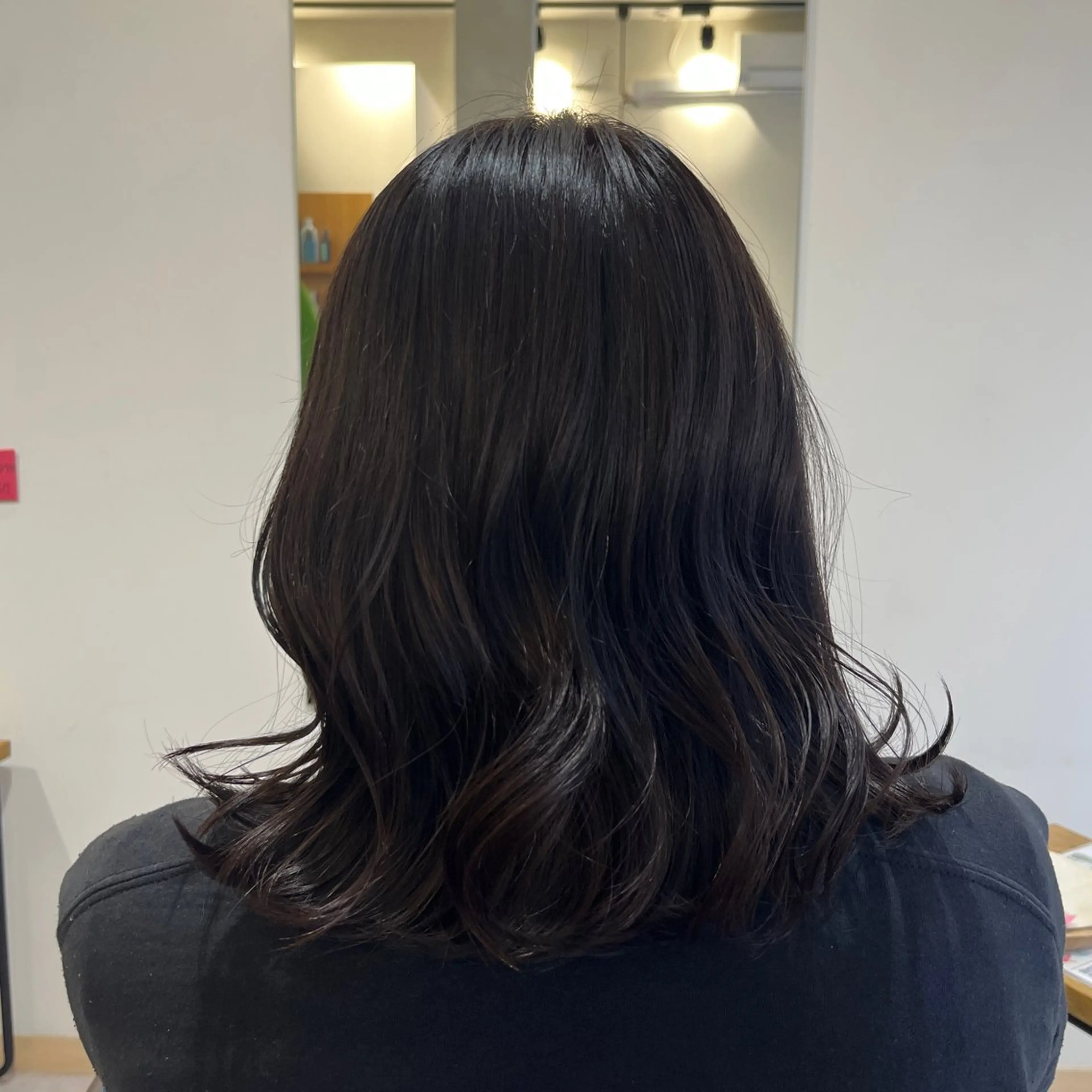 カラー 荒井 茉凜のヘアスタイル