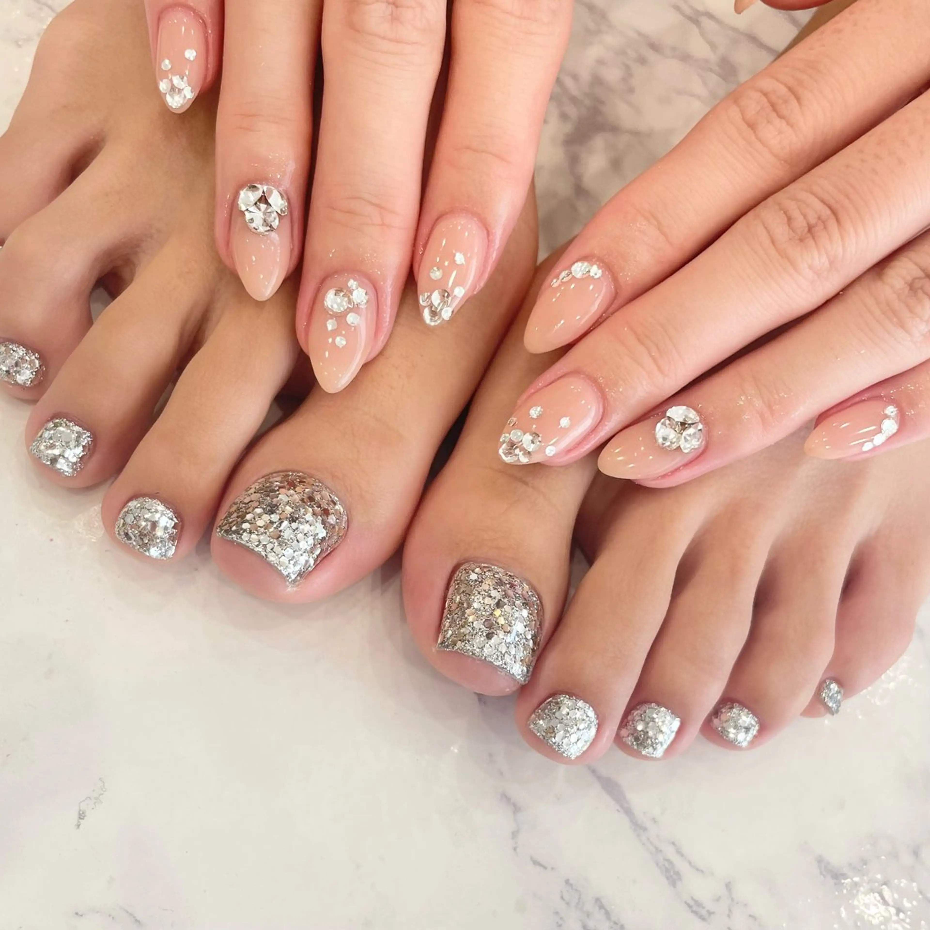 ネイル オフィスネイル ピンク ストーンネイル Nailsalon Merci所属・Merci momoのネイルデザイン