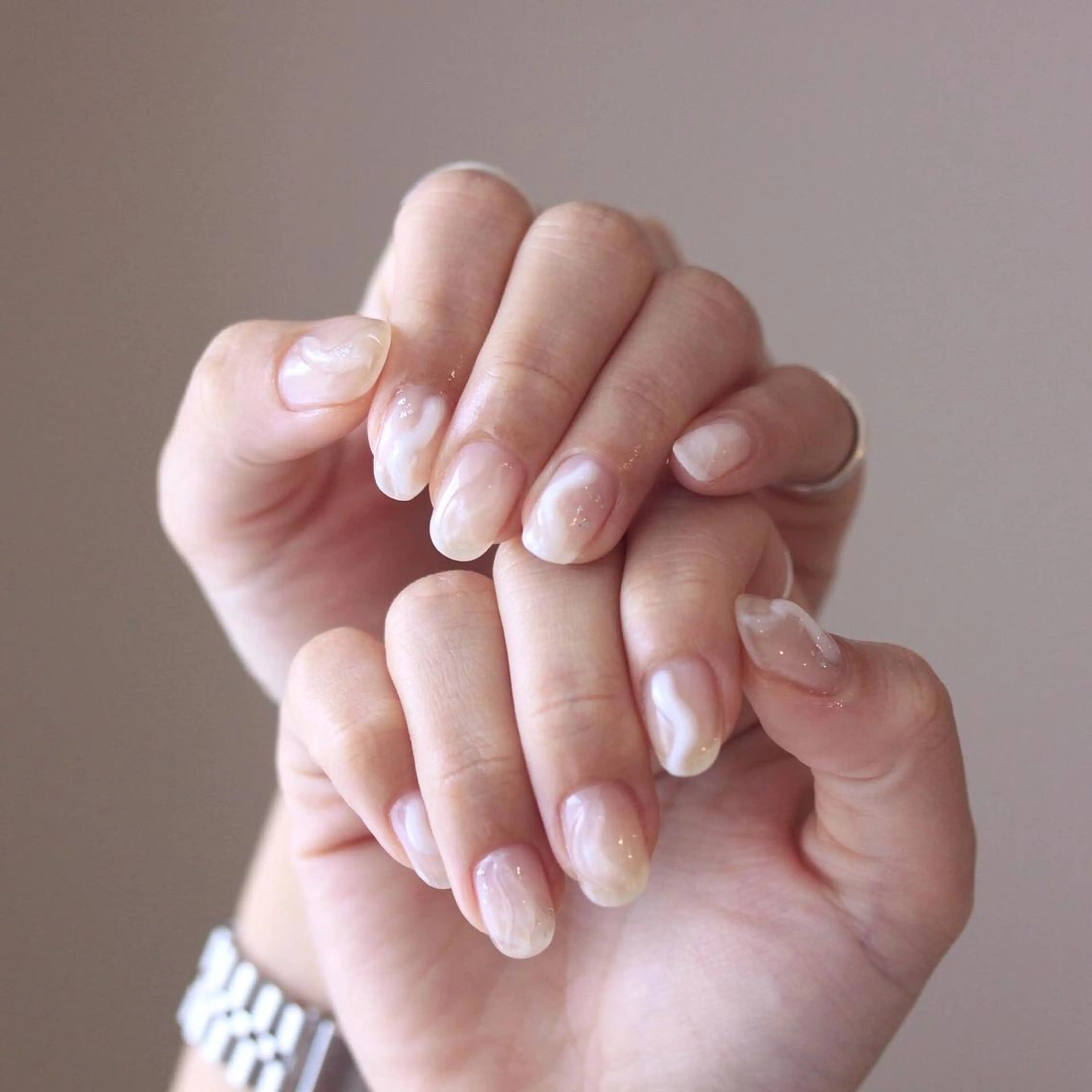 ネイル クリアネイル 氷ネイル・うるうるネイル ニュアンスネイル オフィスネイル シンプルネイル ハンドネイル Elio所属・Elio 国泰寺のネイルデザイン