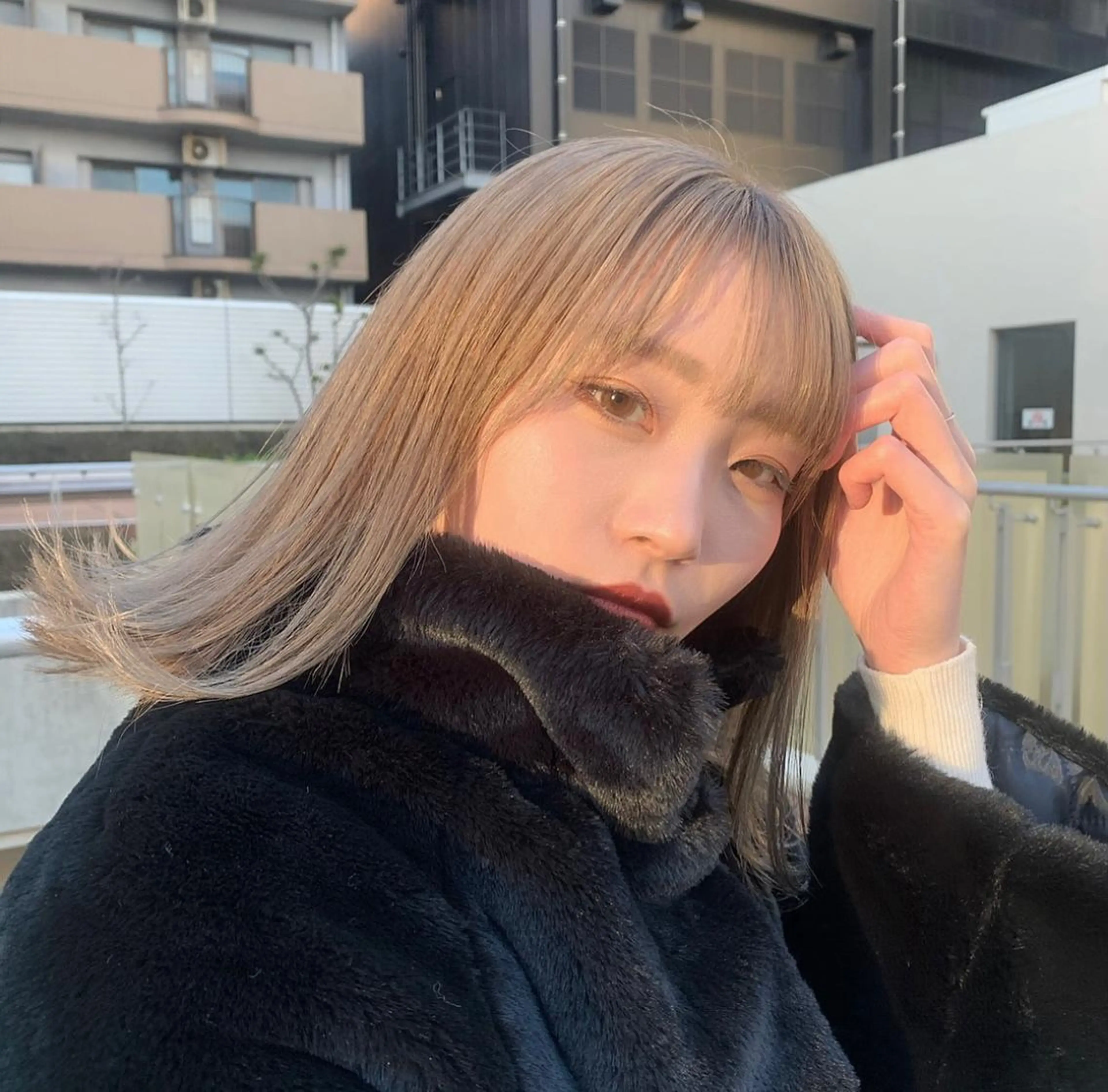 ミディアム カラー ベージュカラー ブリーチ ケアブリーチ ハイトーンカラー ミルクティーベージュ カット ヘアカラー RAIMA ハイトーン/ベージュのヘアスタイル