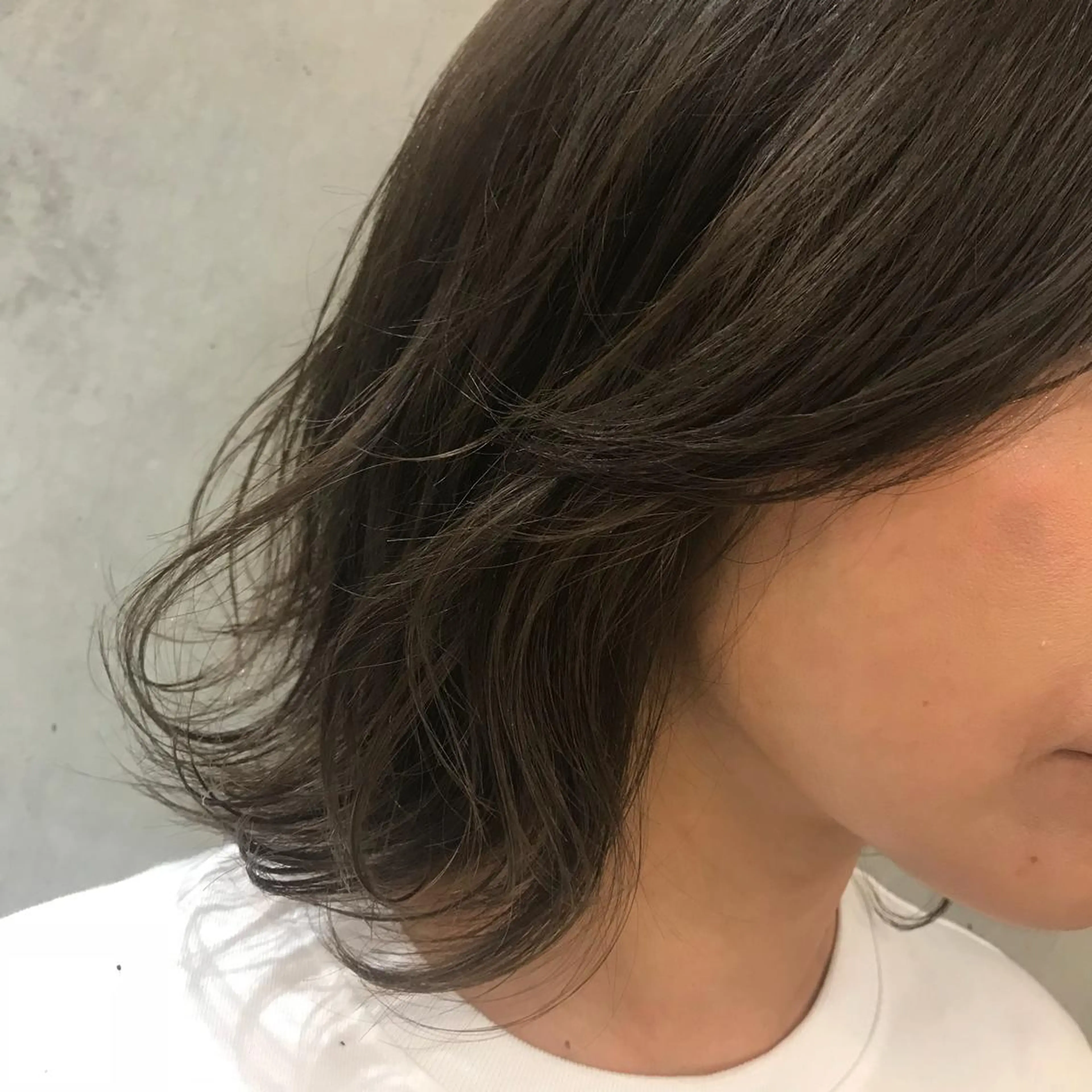 ミディアム アッシュ SALOWIN新潟万代所属・緑川 瑞穂のヘアスタイル