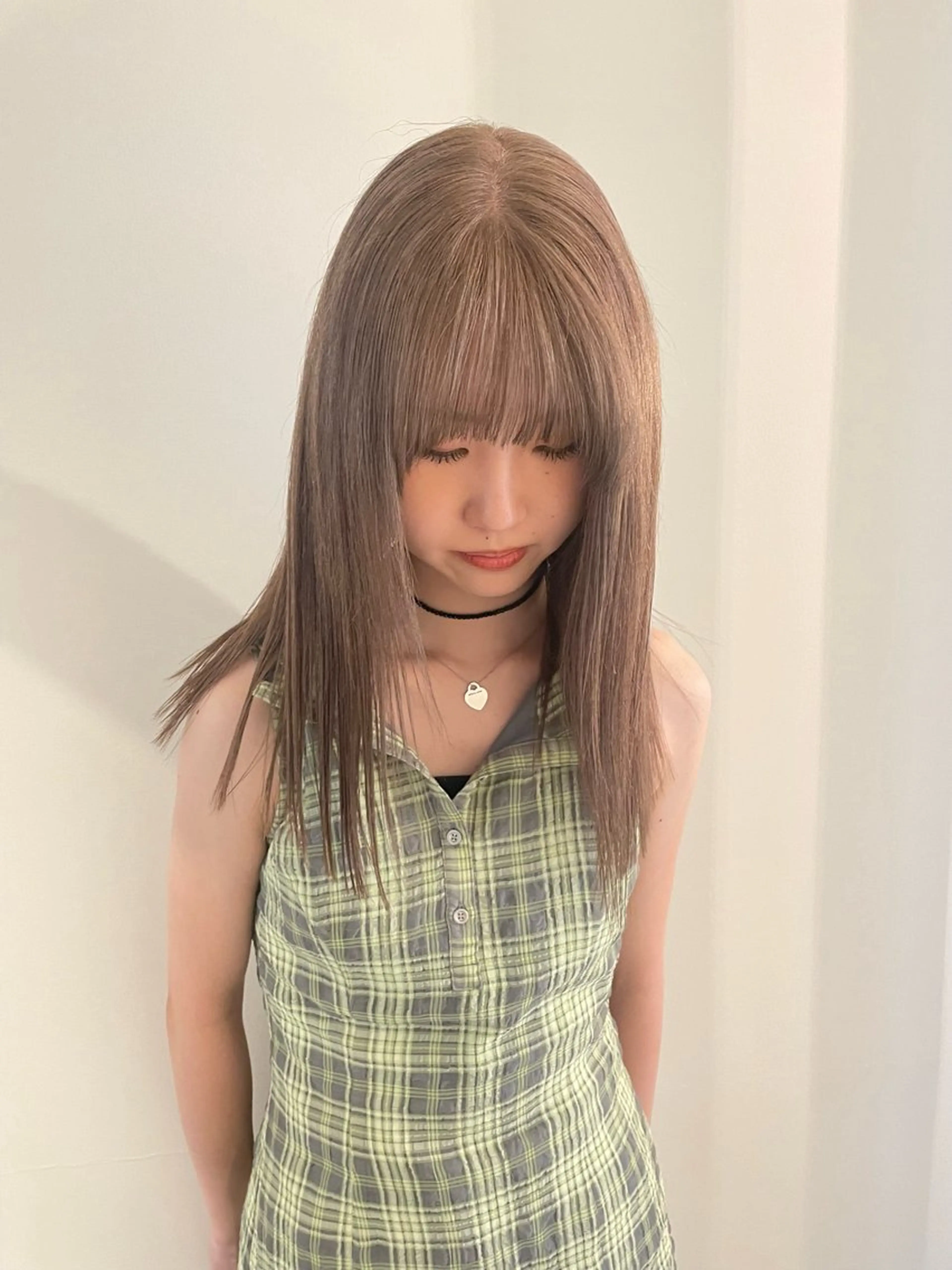 ロング カラー ベージュカラー オリーブベージュ ヘアカラー 渋谷 留菜のヘアスタイル