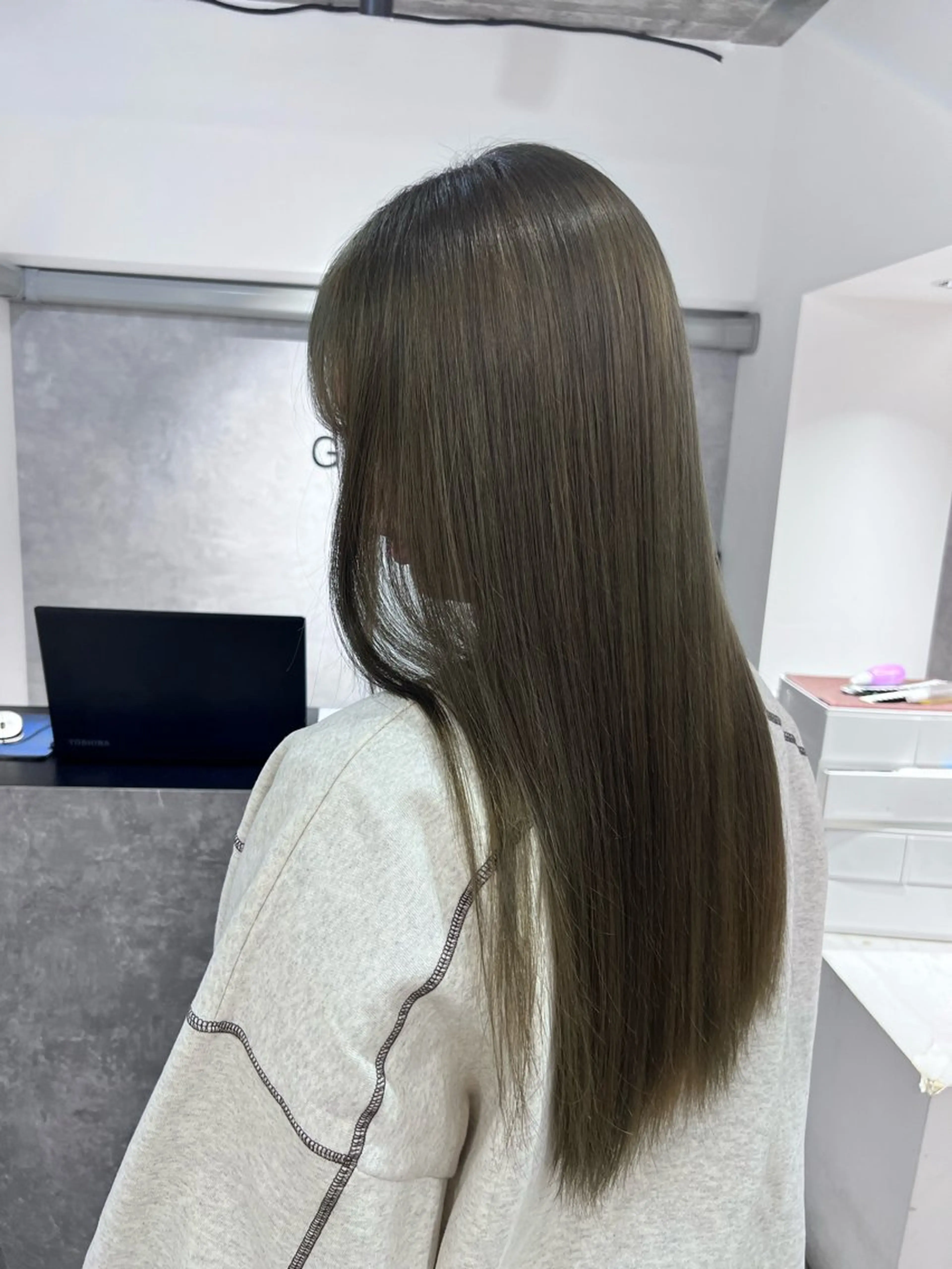 ロング カラー 黒髪 ブリーチ 透明感カラー 顔周りカット レイヤーカット カット ヘアカラー トリートメント TOMONA👑 GiseL梅田店のヘアスタイル