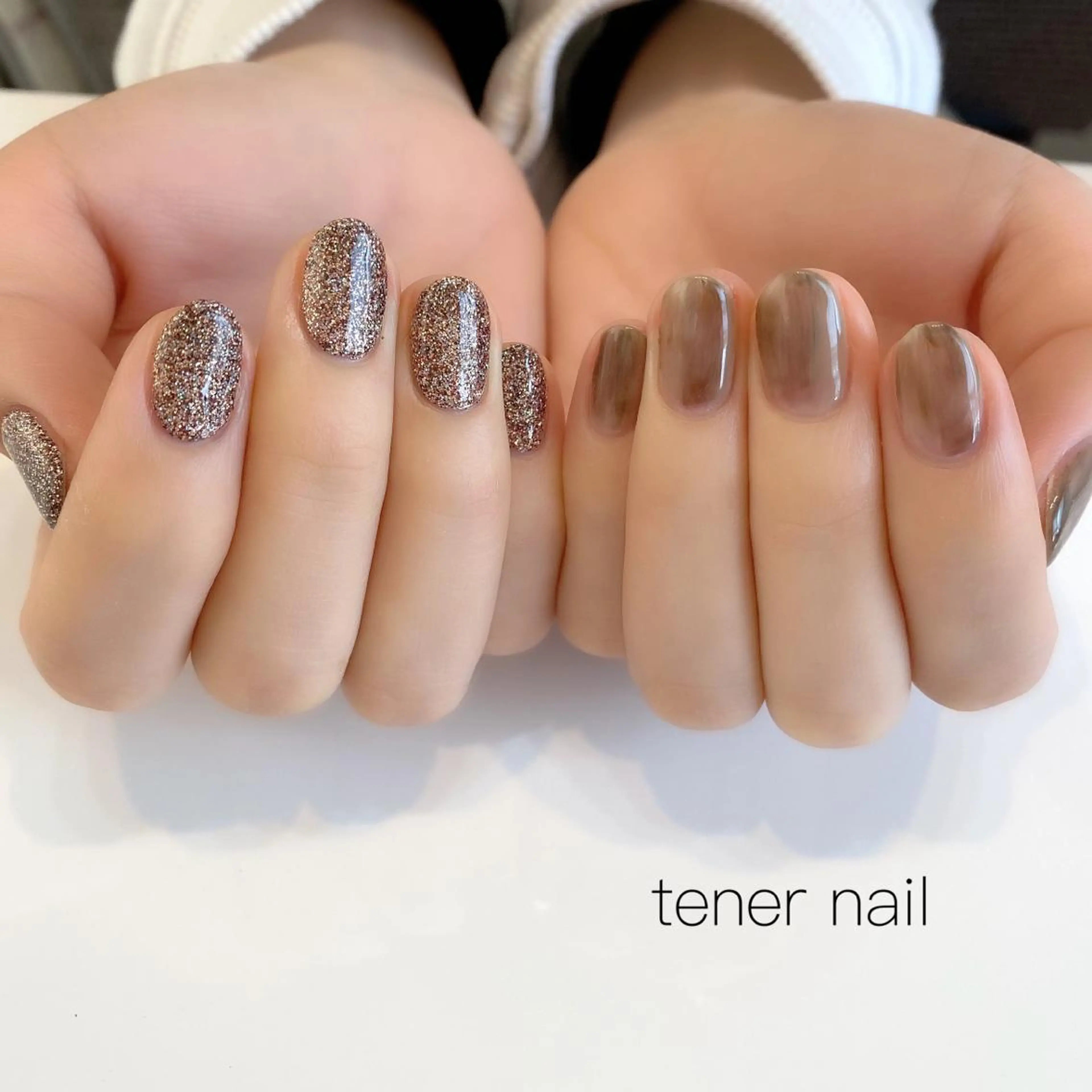 ネイル オーロラネイル ブラウン ラメ(グリッター) ニュアンスネイル シルバー tener  nail  テネルネイル所属・テネルネイル tener nailのネイルデザイン