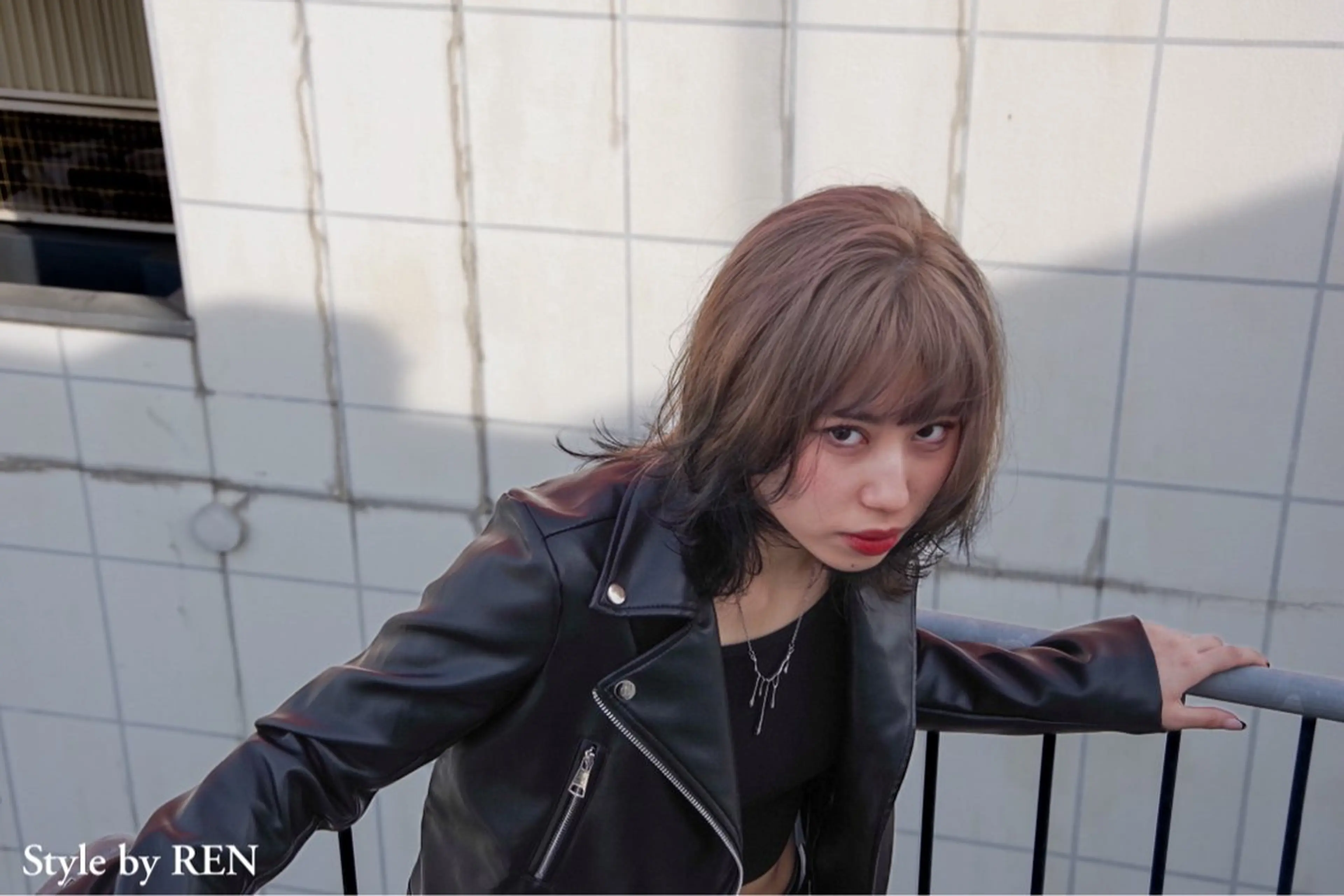 ミディアム カラー デザインカラー ハイトーンカラー ボブ くびれヘア 顔まわりレイヤー カット ヘアカラー トリートメント 大阪ウルフカット ハッシュカットのヘアスタイル