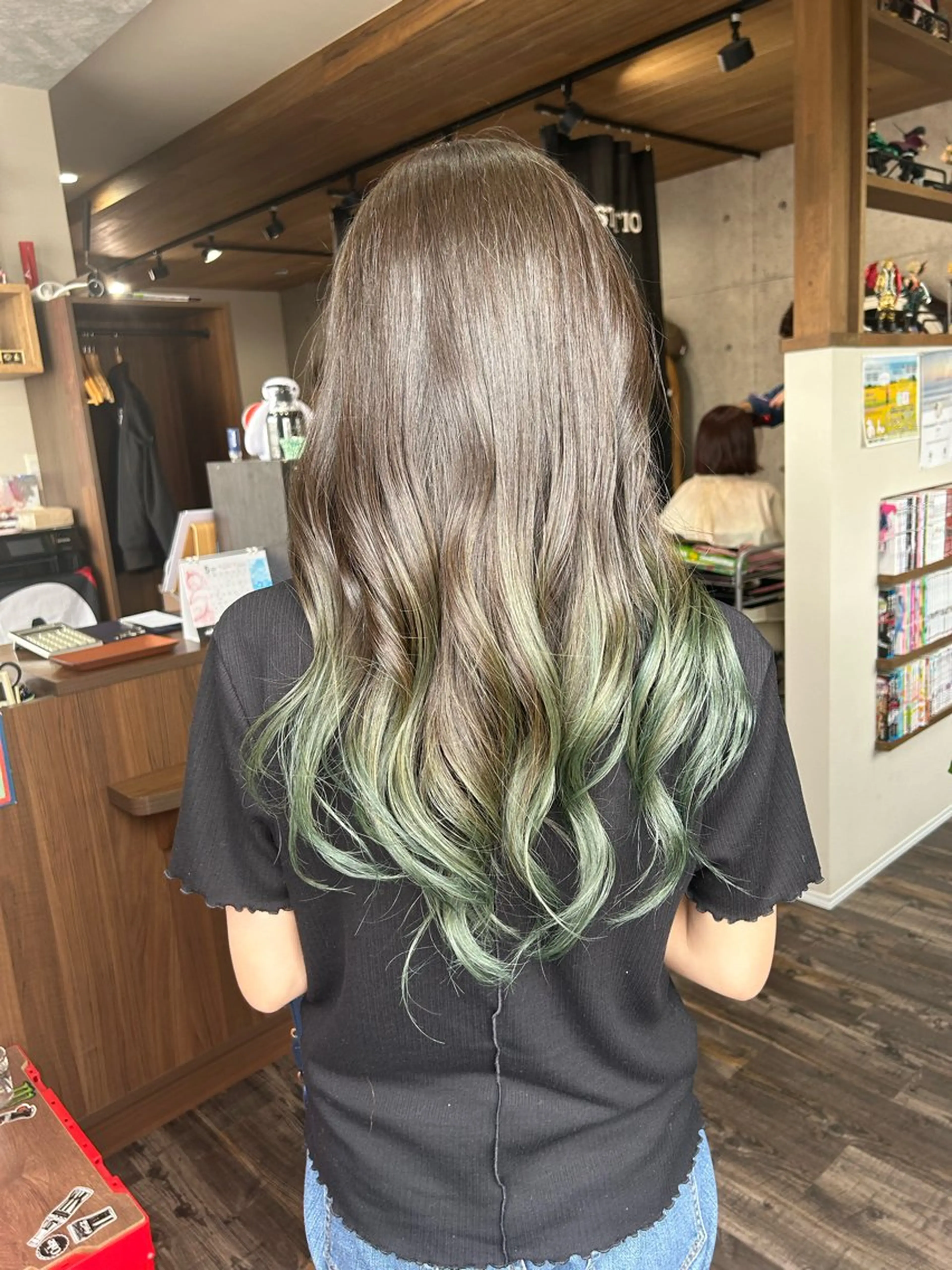 カラー ブリーチ ヘアカラー 今野 詩音のヘアスタイル