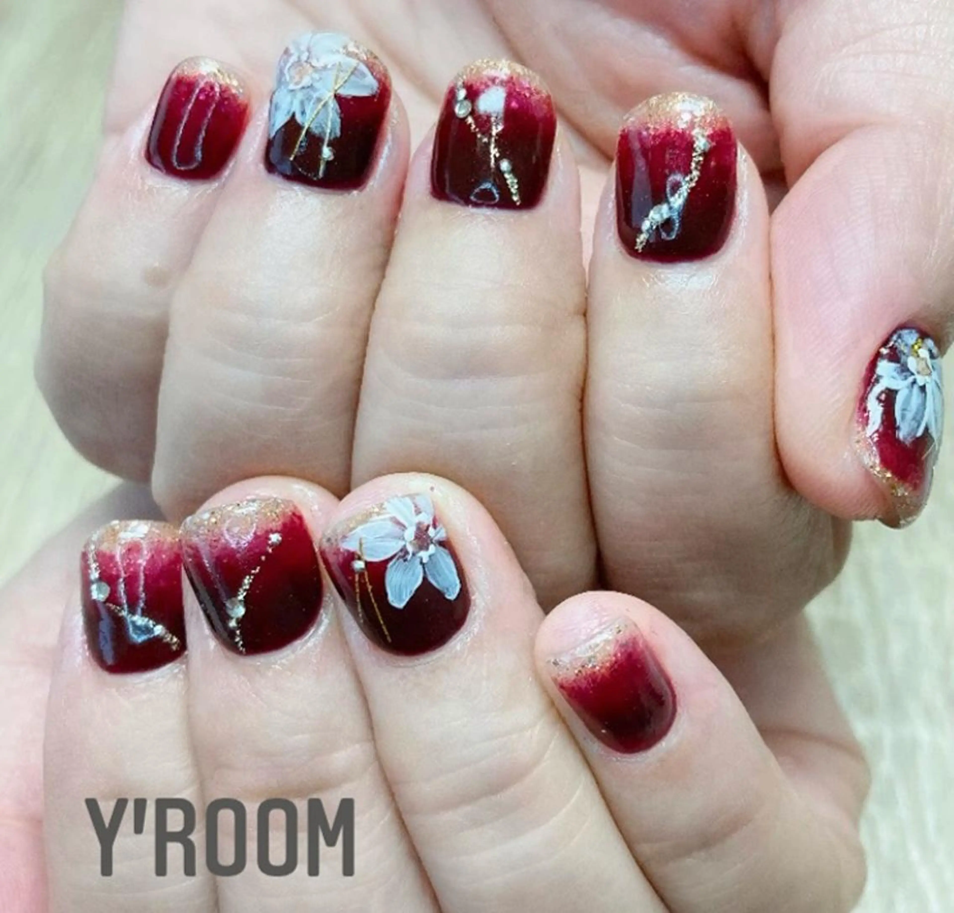 ネイル オーロラネイル ボルドー フラッシュネイル フットネイル ジェルネイル YUKA （ネイリスト）のネイルデザイン