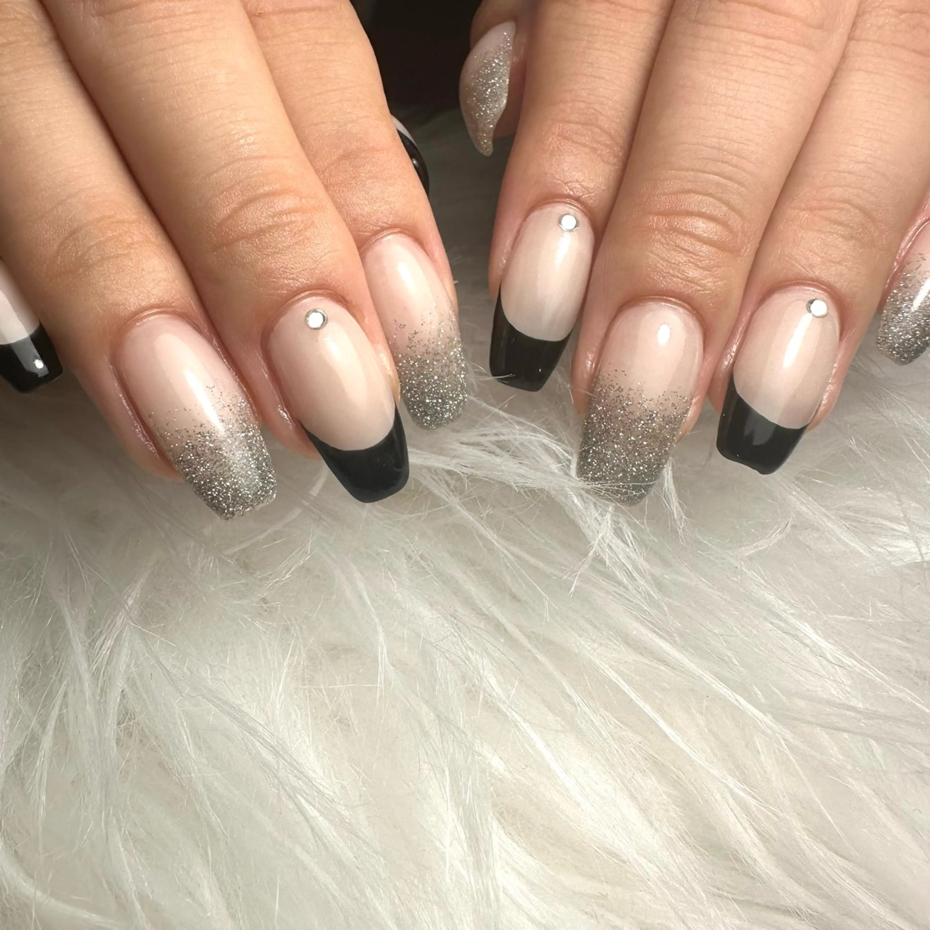 ネイル フラッシュネイル フレンチネイル グラデーション ラメ(グリッター) ラメグラデーション MELLMODE所属・Nakano Kanaのネイルデザイン