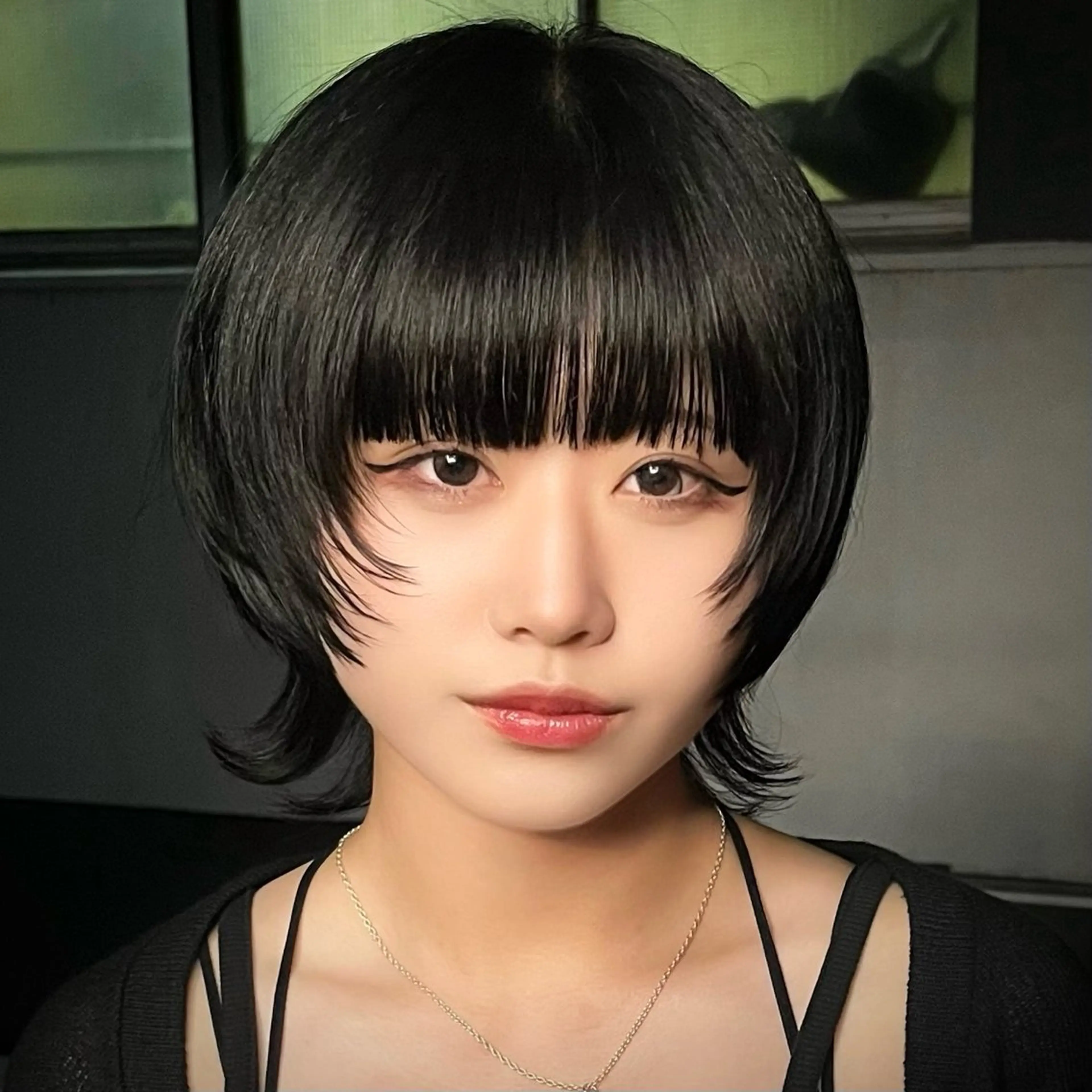 ミディアム カット ウルフとデザイン カラーの神のヘアスタイル