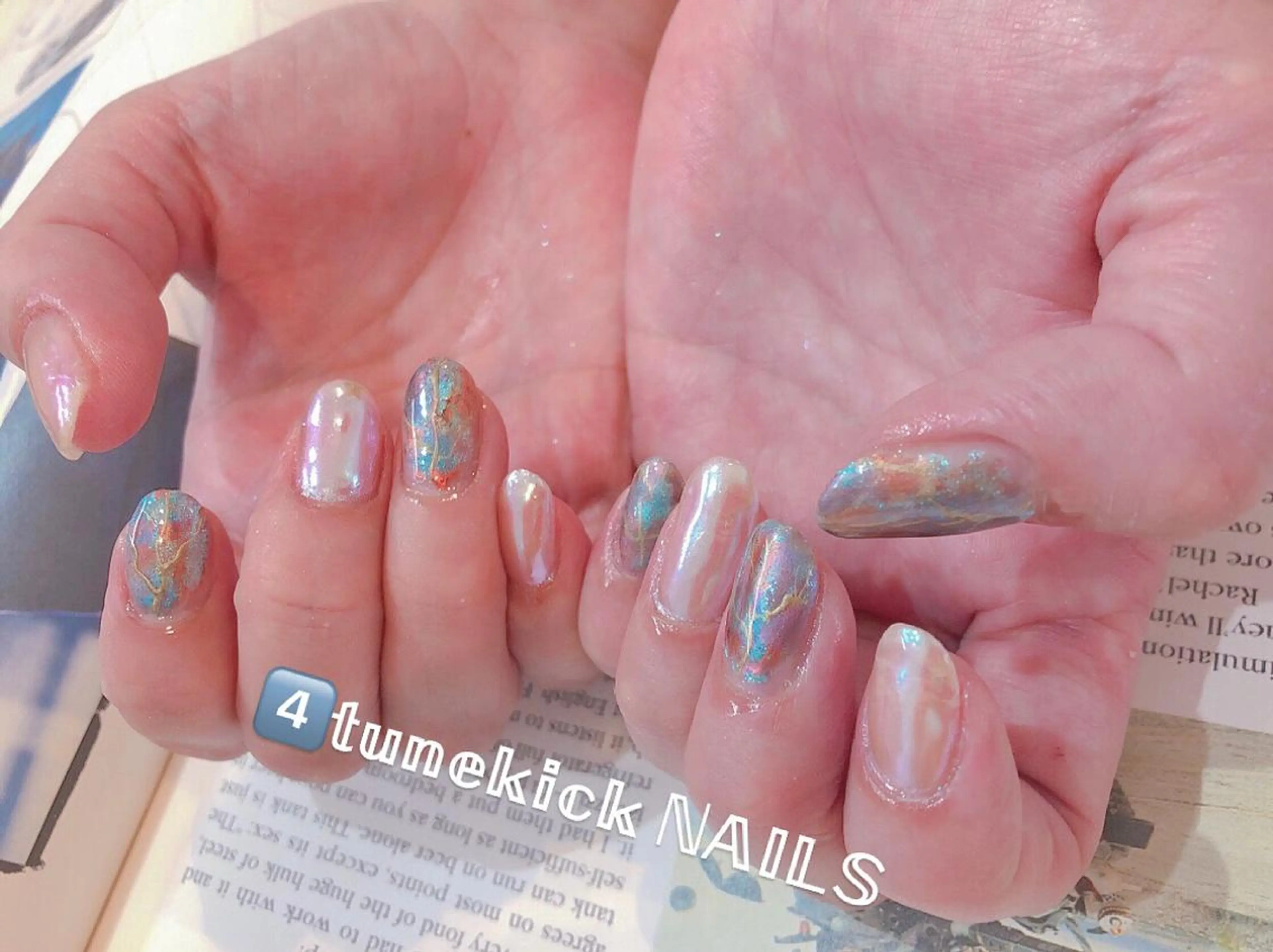ネイル オーロラネイル キラキラネイル 4tunekick NAILS(フォーチュンキックネイルズ)所属・光森 淳子のネイルデザイン