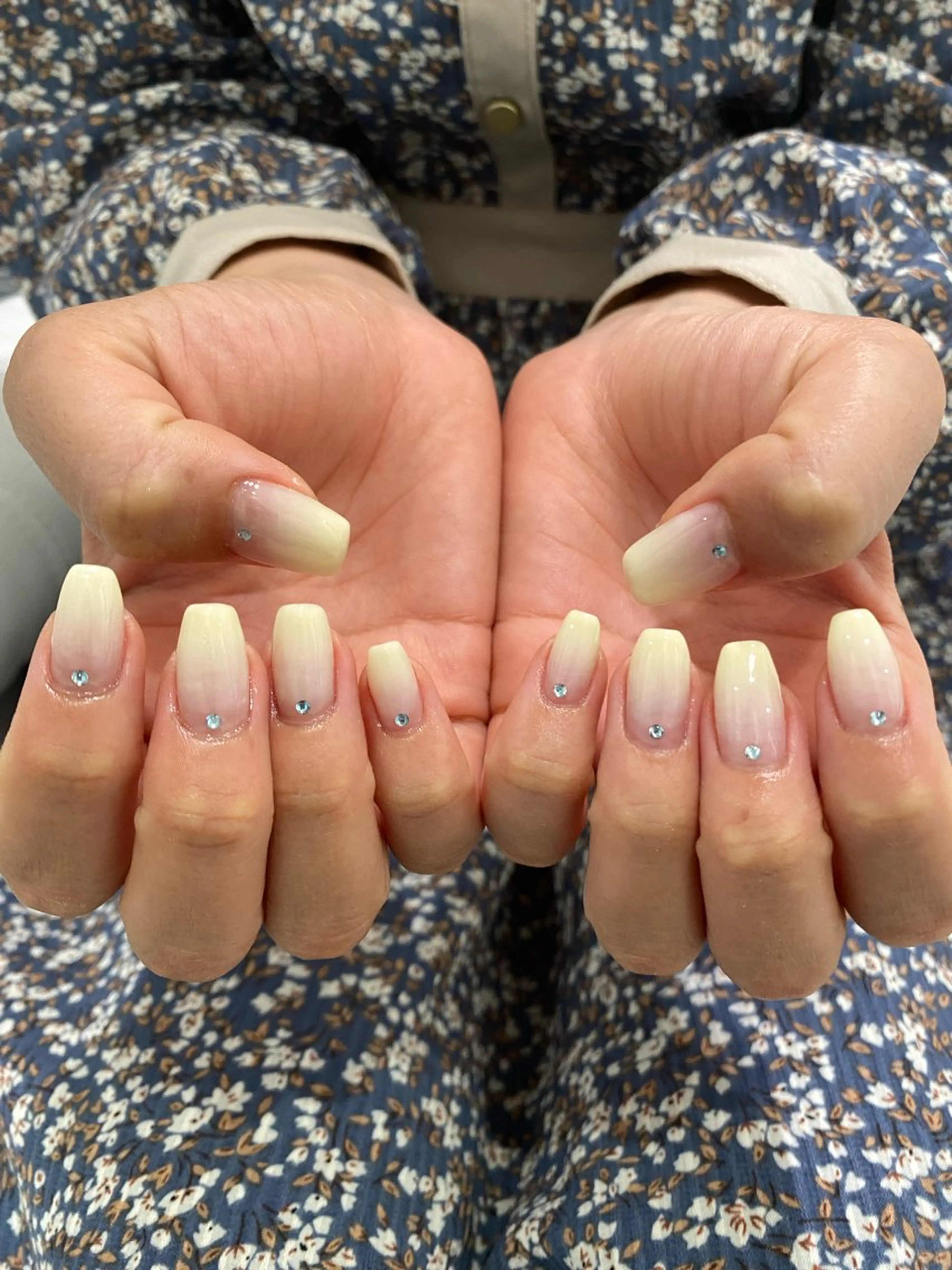 ネイル ガーリー パステルネイル 黄色 ハンドネイル 13日3980円‼️ マグもデザインも◎のネイルデザイン