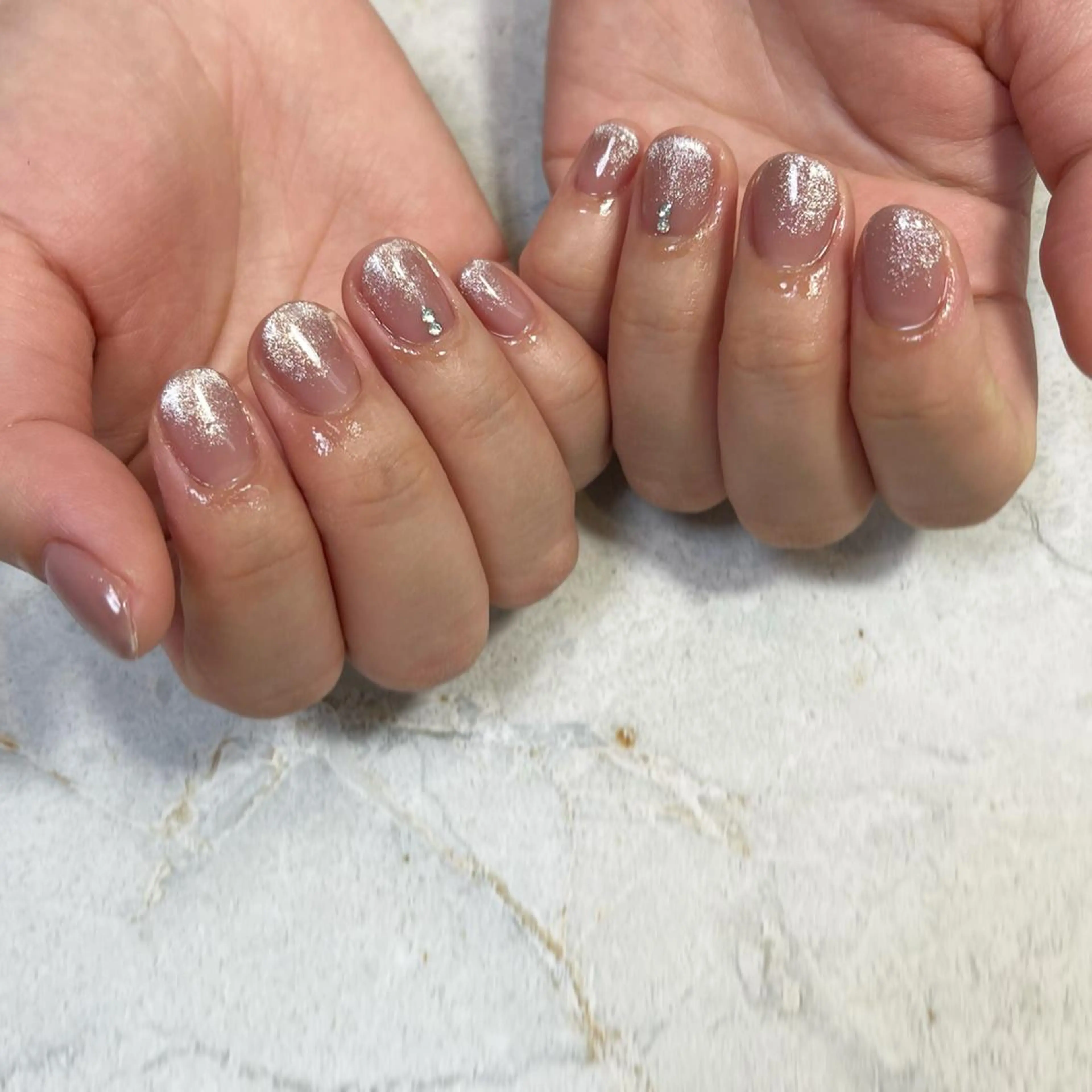 ネイル グラデーション マグネットネイル r o s é e. beautyのエステ・リラクイメージ