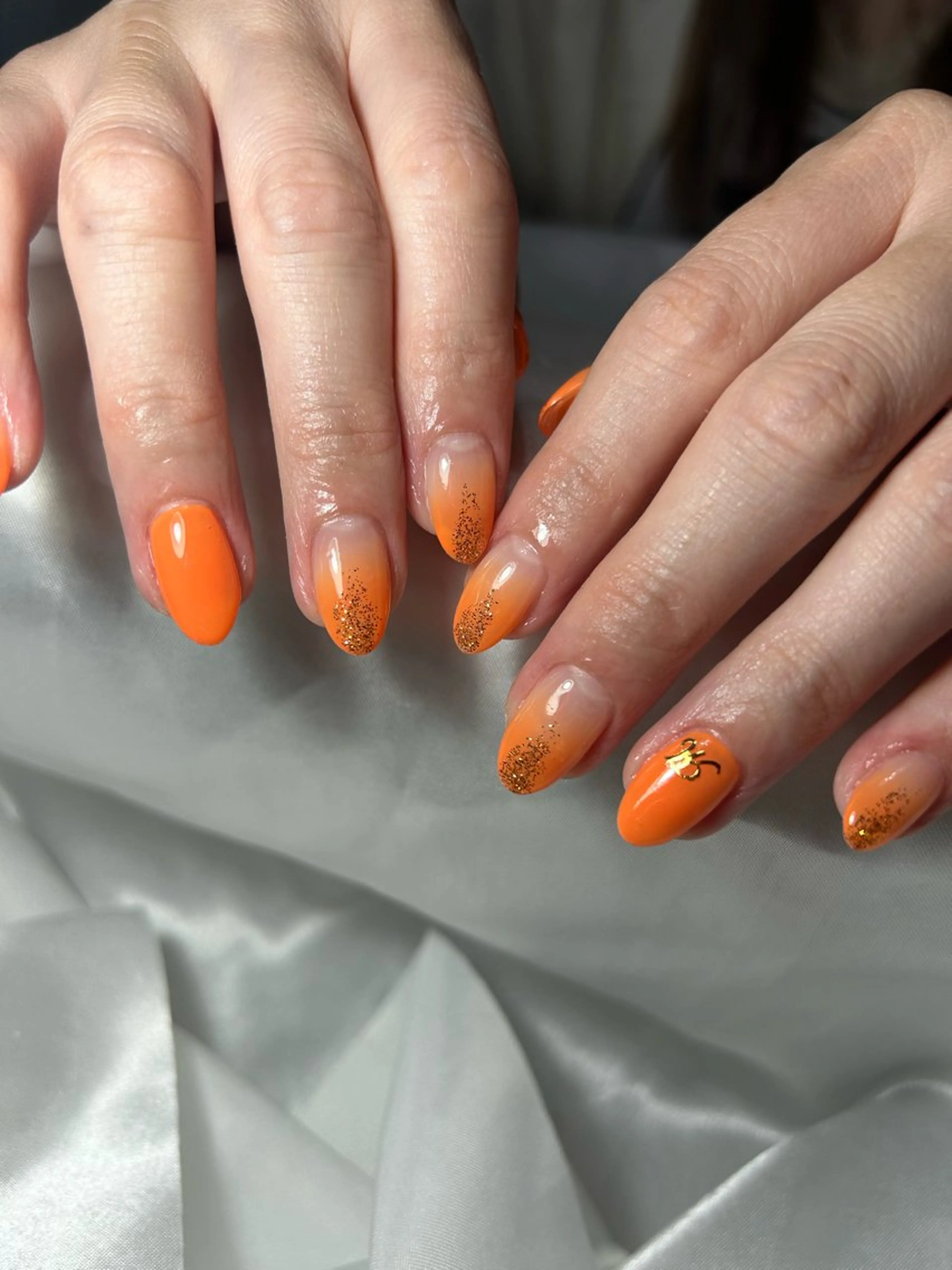 ネイル キラキラネイル オレンジ シンプルネイル ハンドネイル nailroom‪ sb‪‪𓈒𓂂𓏸のネイルデザイン