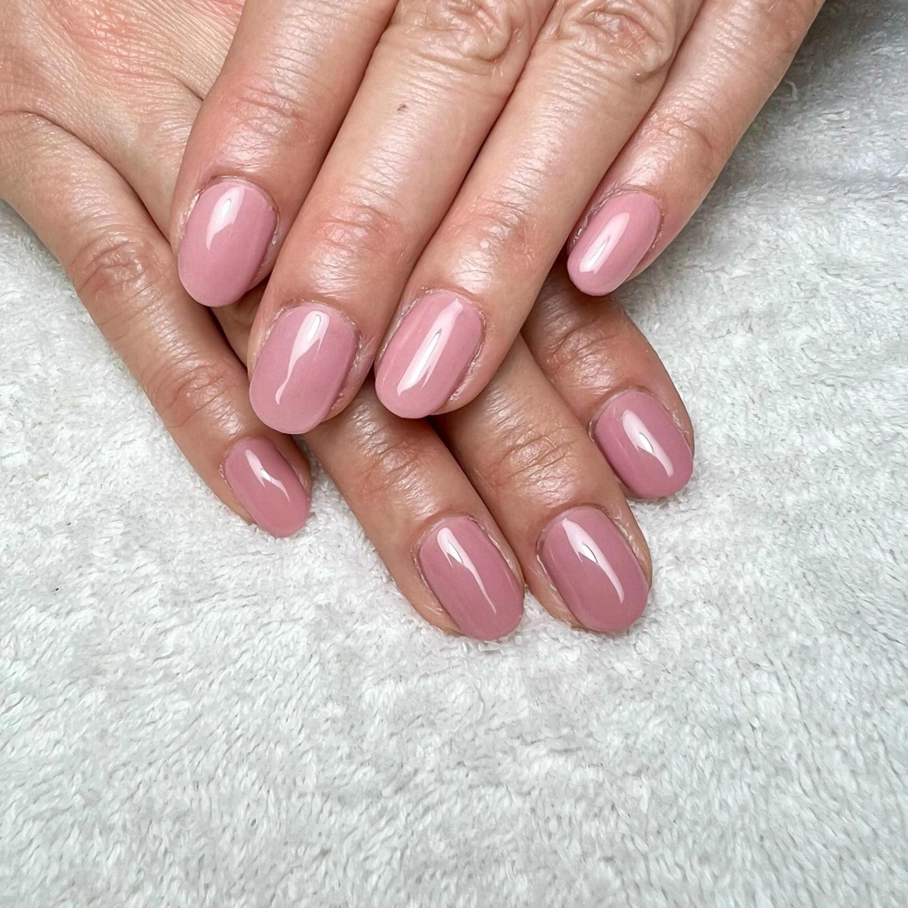 ネイル ワンカラーネイル ピンク シンプルネイル ハンドネイル COCO+所属・COCO +のエステ・リラクイメージ