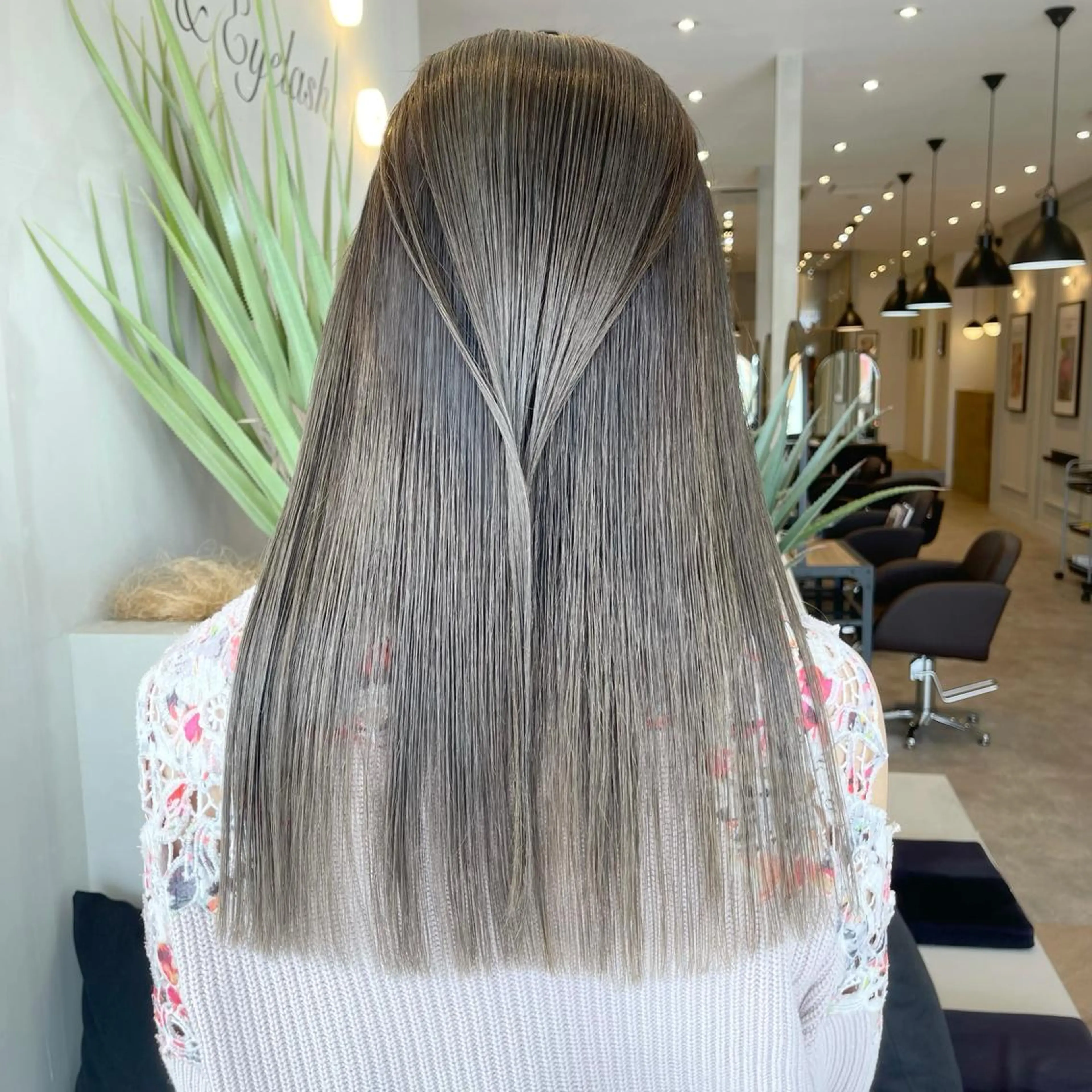 セミロング カラー ヘアアレンジ バレイヤージュ デザインカラー ハイライトカラー 外国人風カラー ハイライト アンドウ ユウ/ レイヤーカット/韓国のヘアスタイル