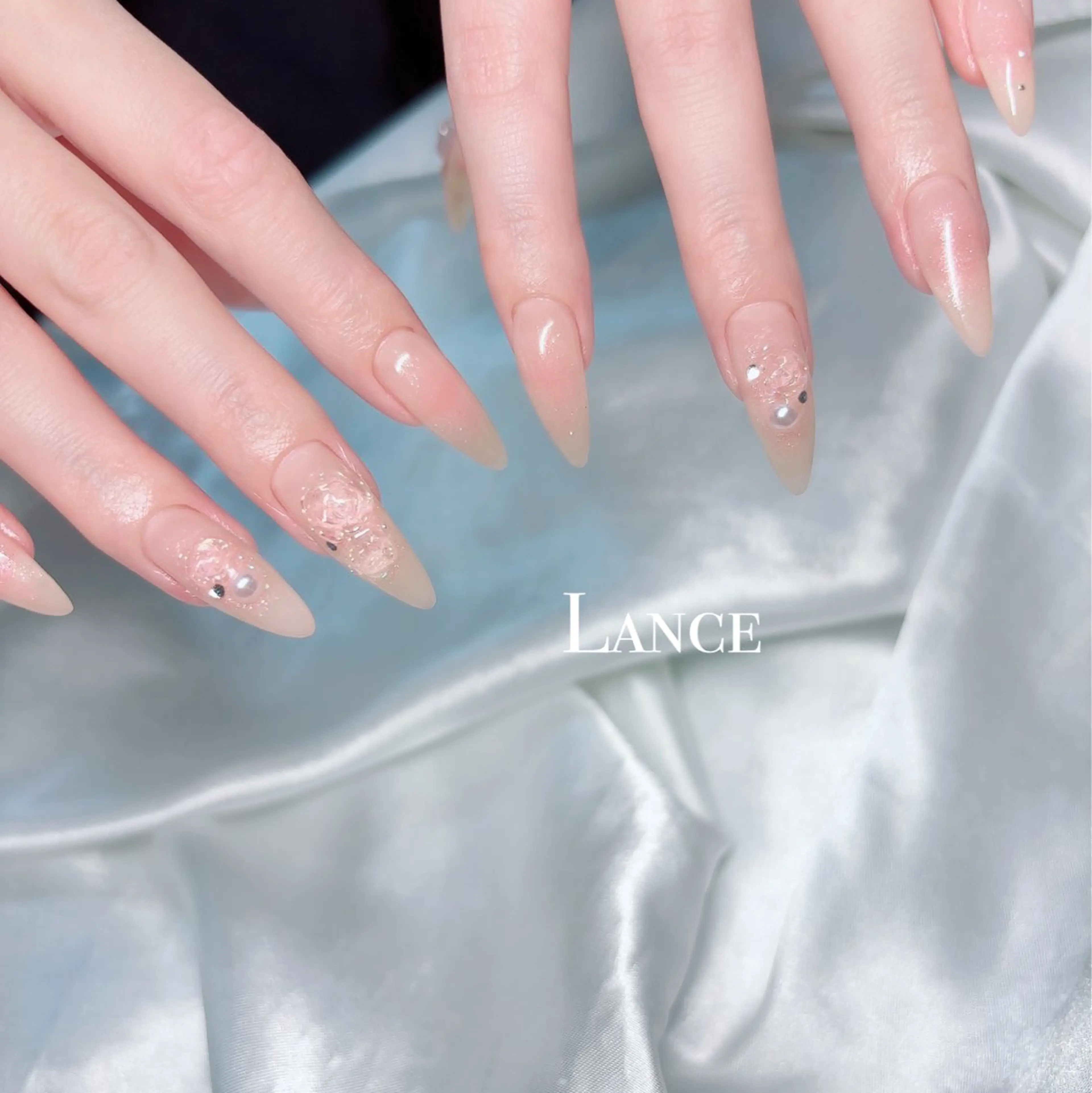 ネイル オーロラネイル フットネイル フレンチネイル キラキラネイル 韓国ネイル ハンドネイル Lance nailのネイルデザイン