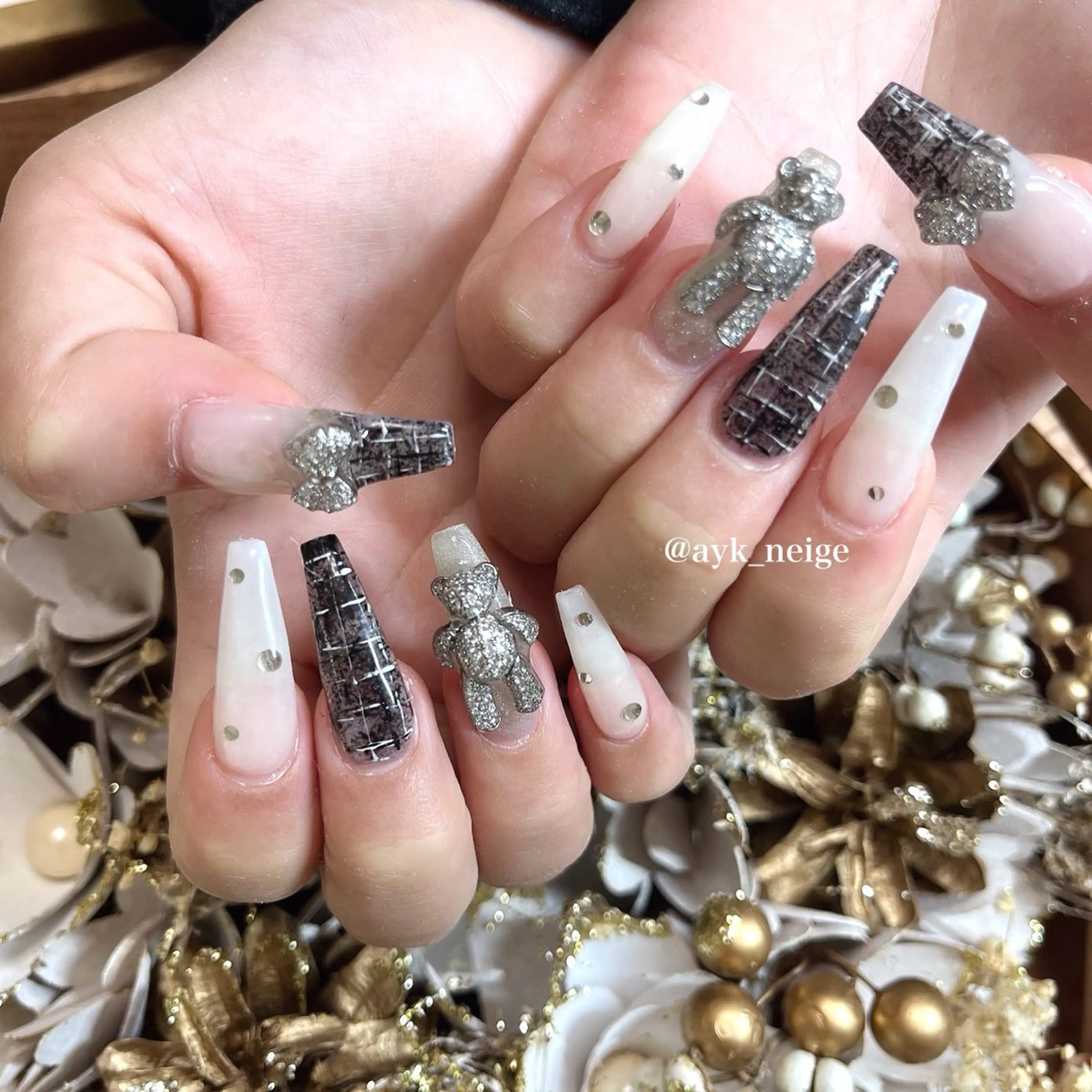 ネイル フットネイル フレンチネイル キラキラネイル 韓国ネイル マグネットネイル n'eige nail所属・大谷 綾香のネイルデザイン