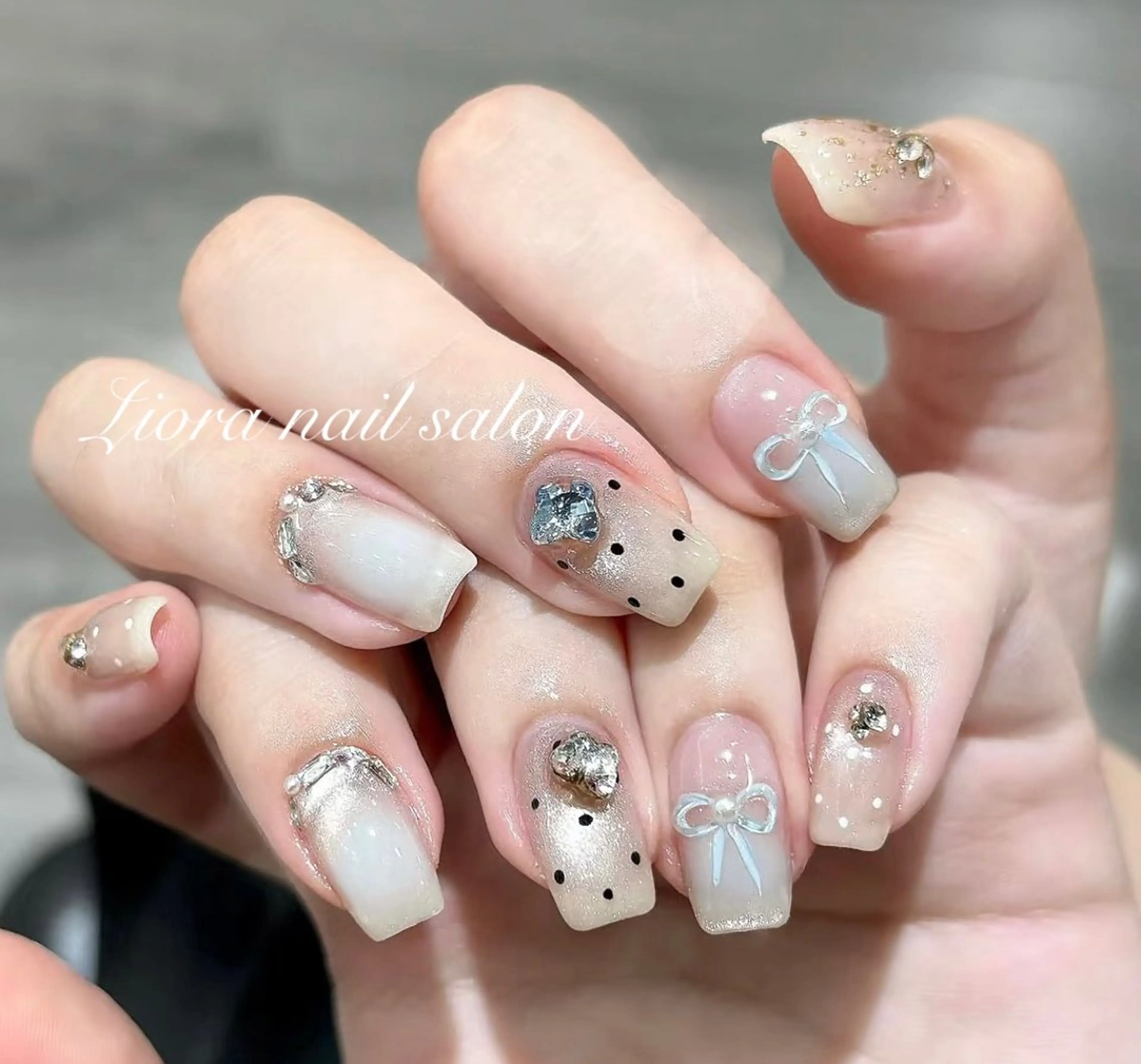 ネイル フレンチネイル ジェルネイル ガーリー グラデーション キラキラネイル ハンドネイル Liora nail 1のネイルデザイン