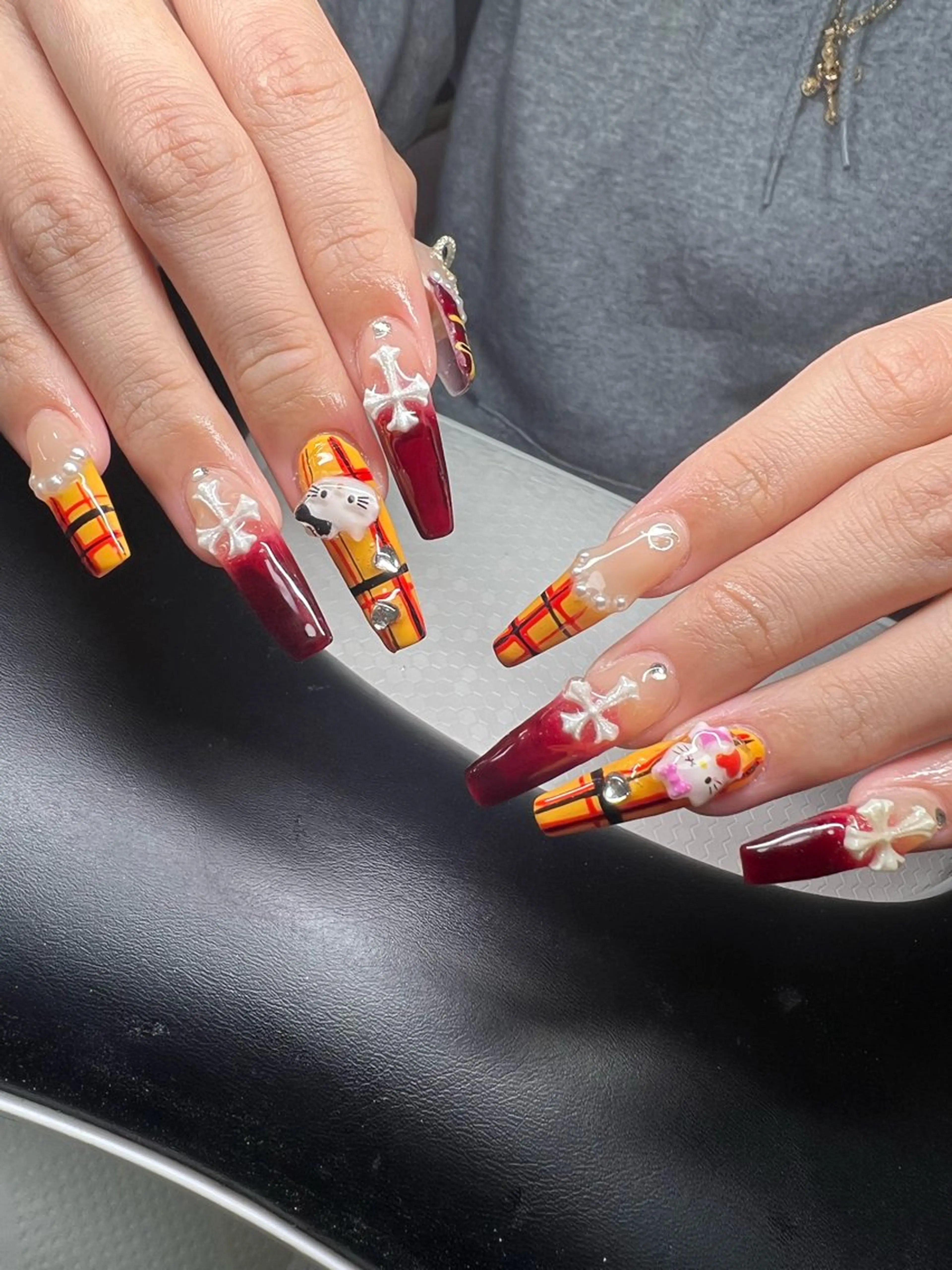 ネイル オーロラネイル チークネイル 長さ出し フットネイル フレンチネイル ハンドネイル Lee Nailsのネイルデザイン