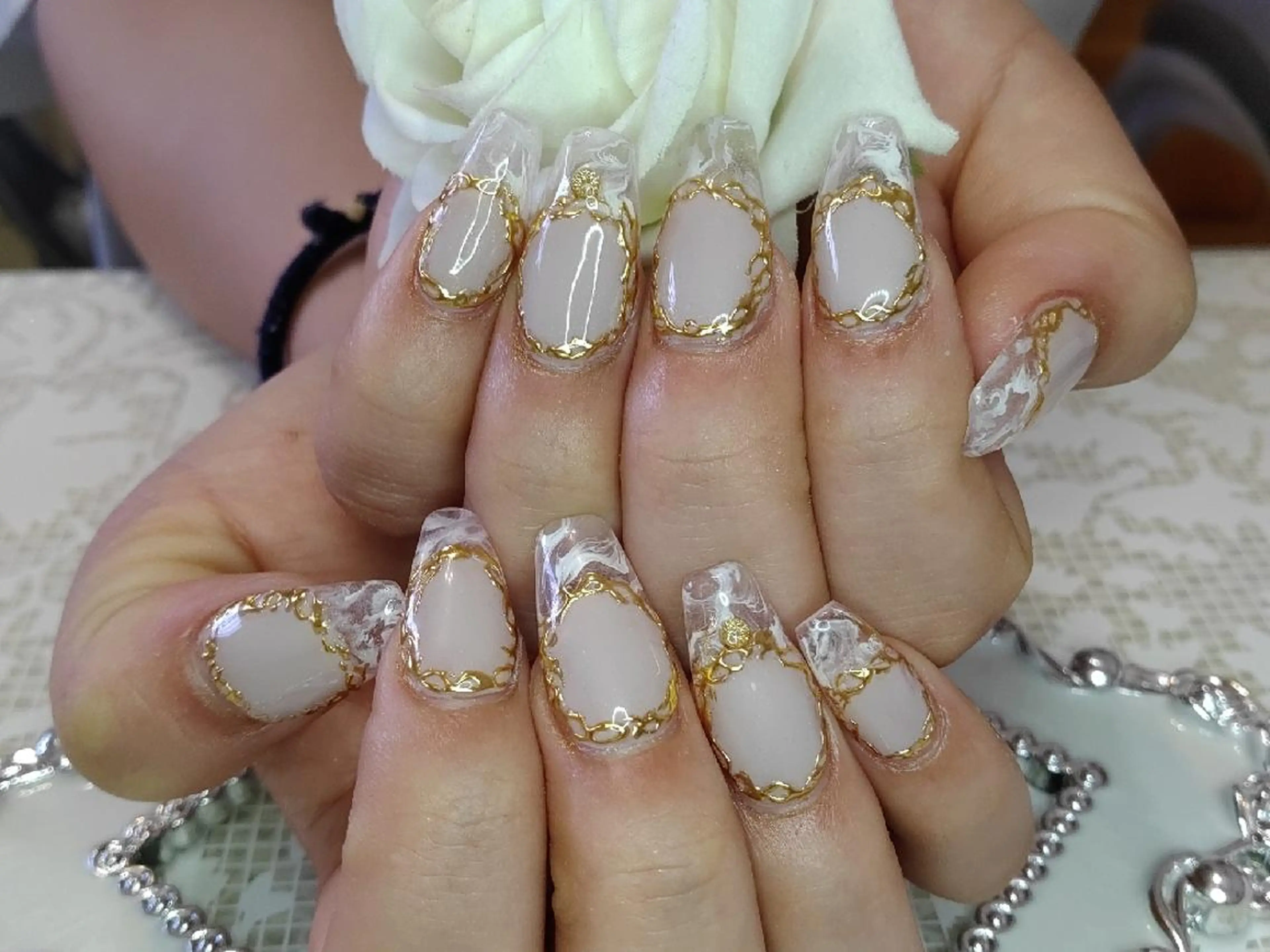 ネイル エステとネイル ローズコンフォートのネイルデザイン