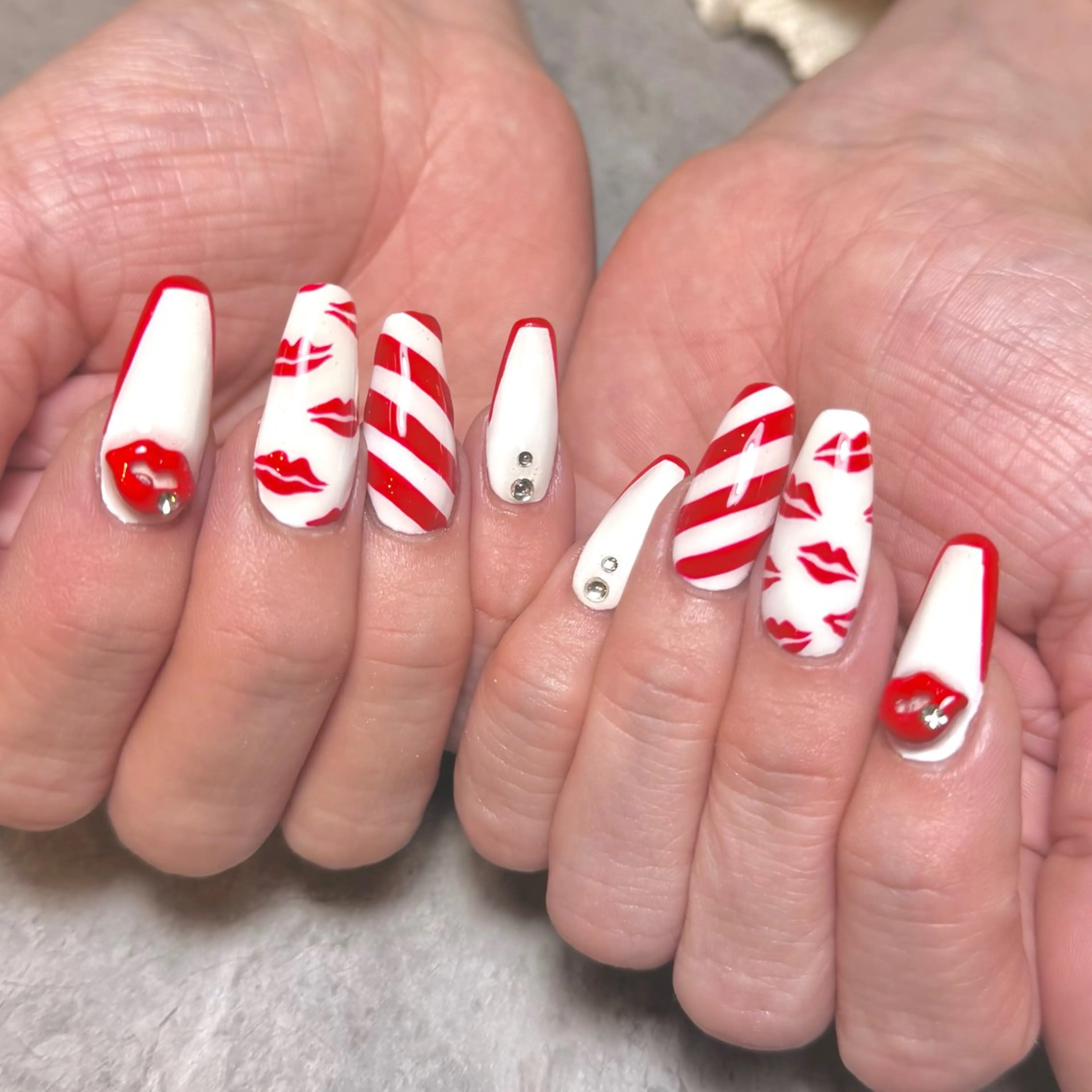 ネイル フレンチネイル ガーリー キラキラネイル バレンタイン ハンドネイル Nail Salon Lillion【リリオン】所属・lillion karenのネイルデザイン